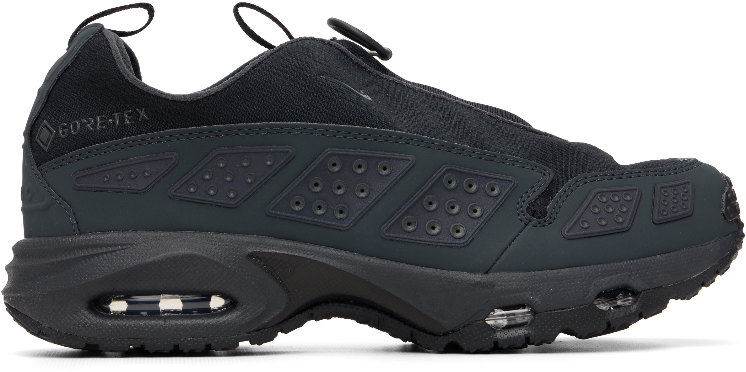 Nikeのブラック＆グレー Air Max SNDR GORE-TEX スニーカーがセール中