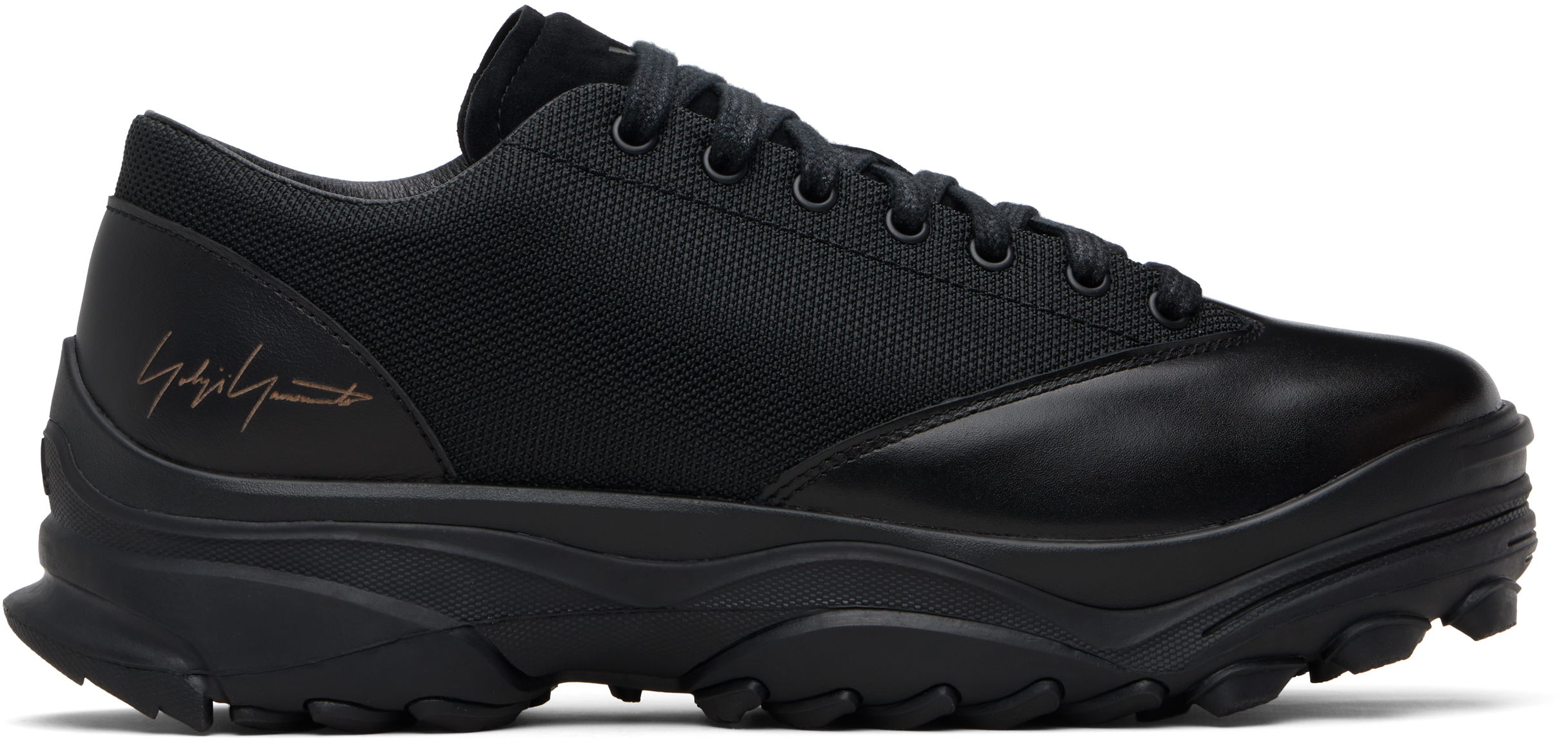 Y-3のブラック GSG9 ローカットスニーカーがセール中