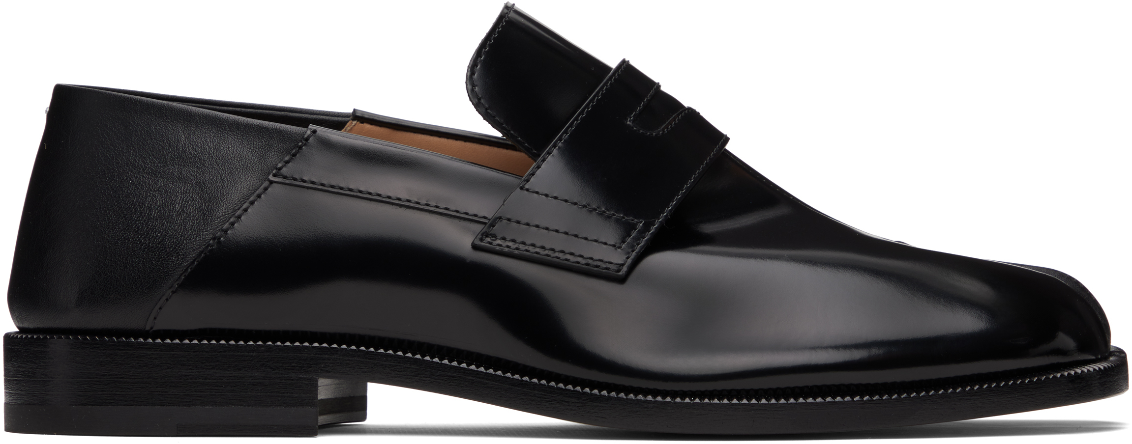 Maison Margielaのブラック Tabi ローファーがセール中
