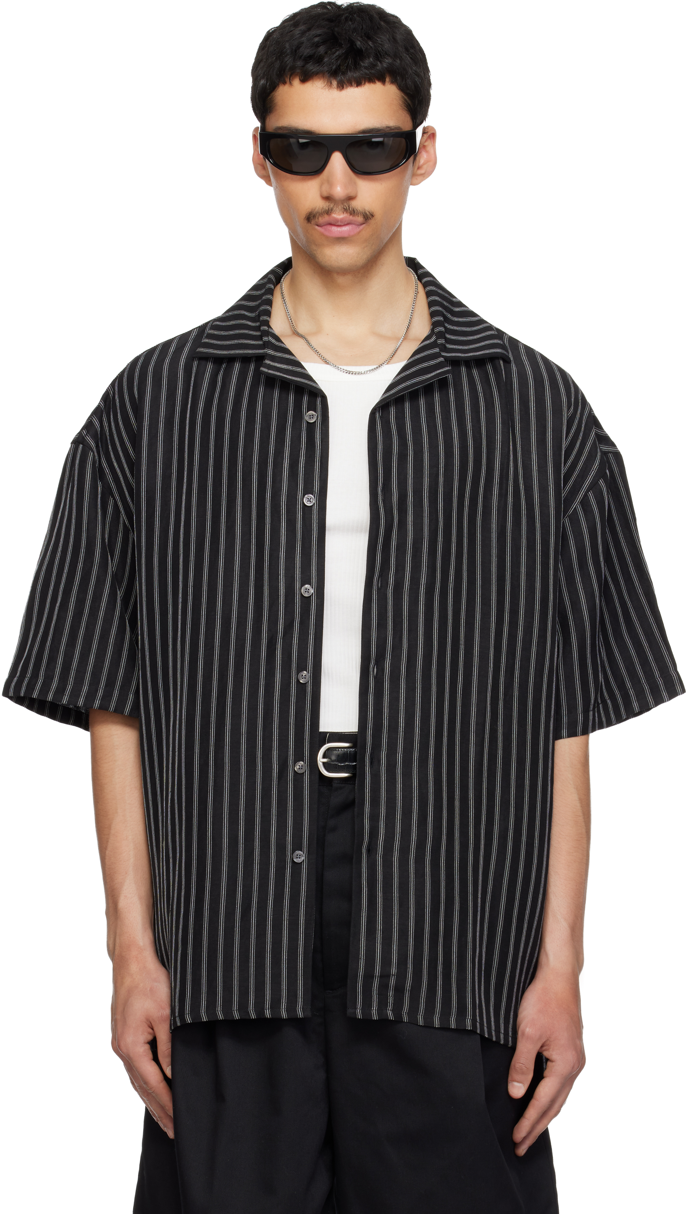 WILLY CHAVARRIAのブラック キャンプカラー 半袖シャツがセール中