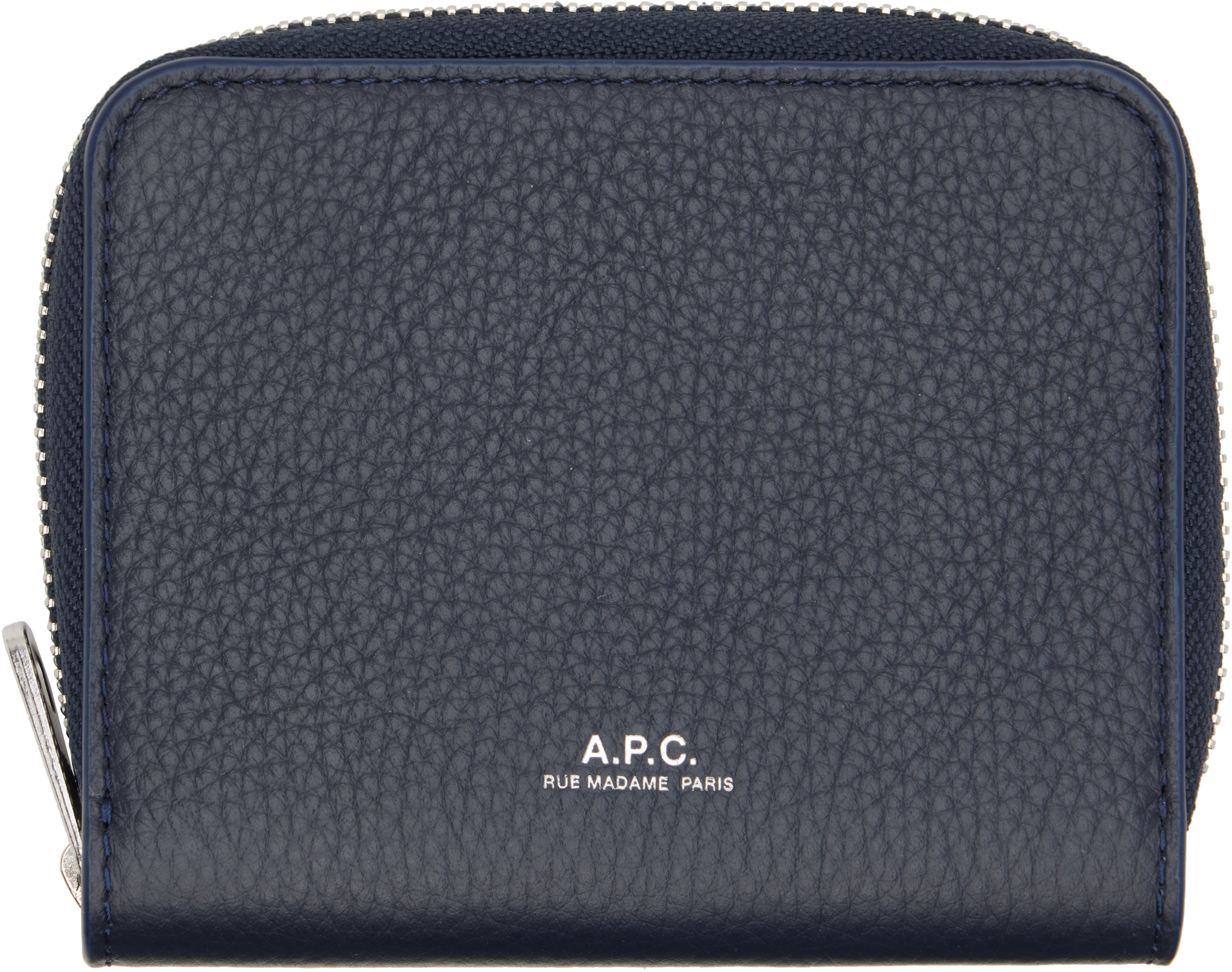A.P.C.のネイビー Chelsea ジップウォレットがセール中