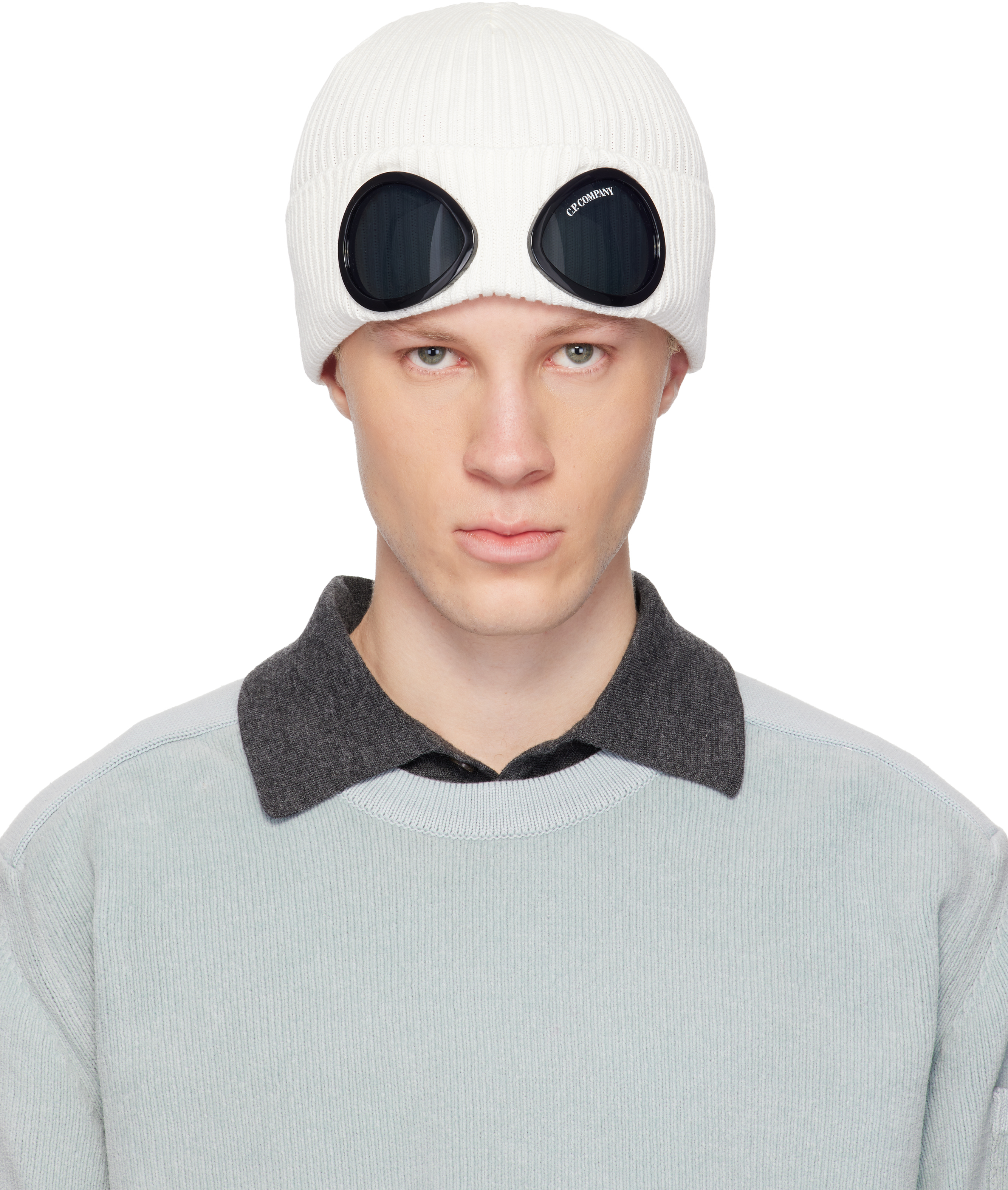 c.p. company ゴーグルビーニー　白　クリーム色 C.P. Companyのオフホワイト Goggle コットン ビーニーがセール中