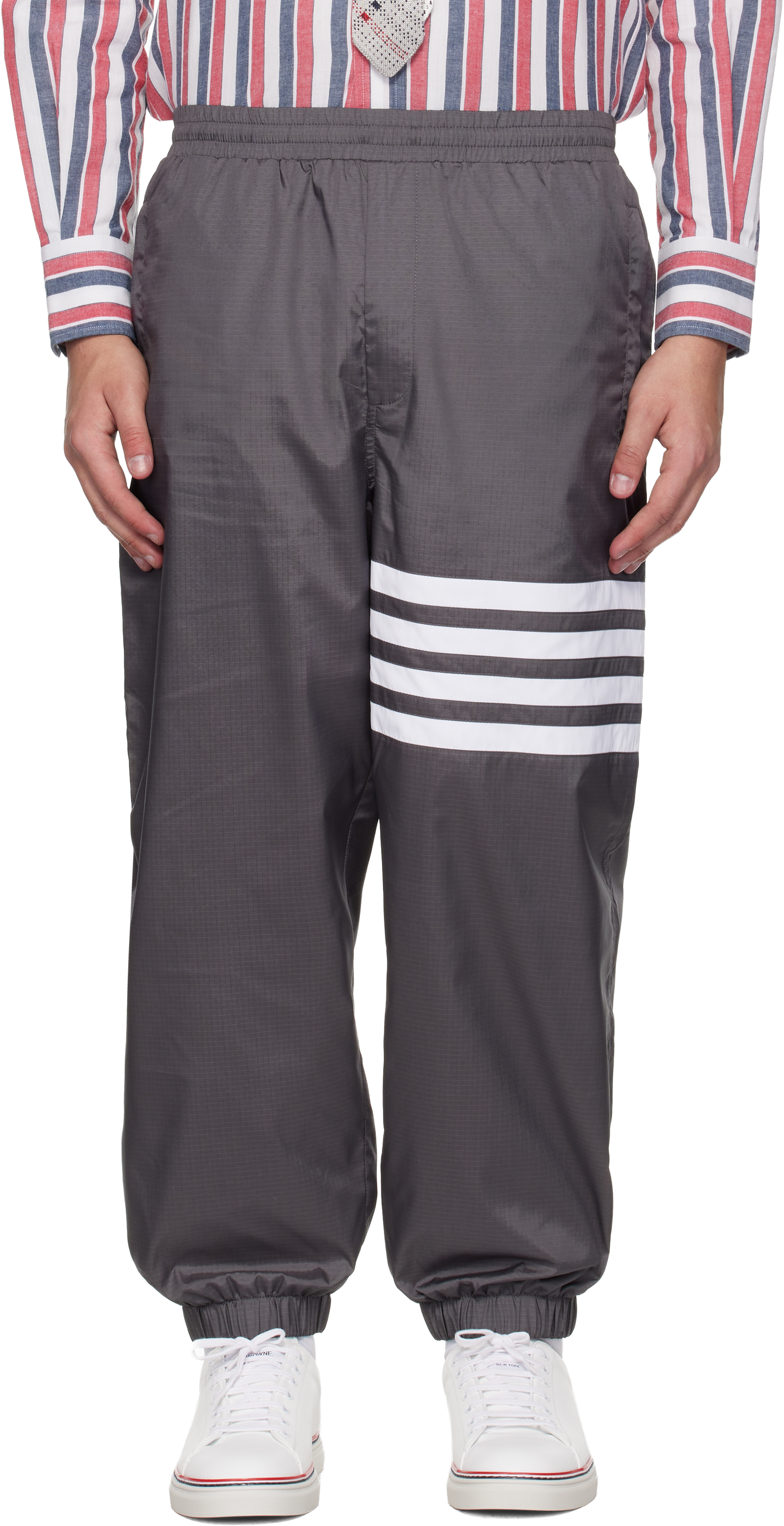 【美品】20SS Thom Browne. ナイロン トラックパンツ Thom Browne: グレー Shiny Ripstop 4-Bar トラックパンツ | SSENSE 日本