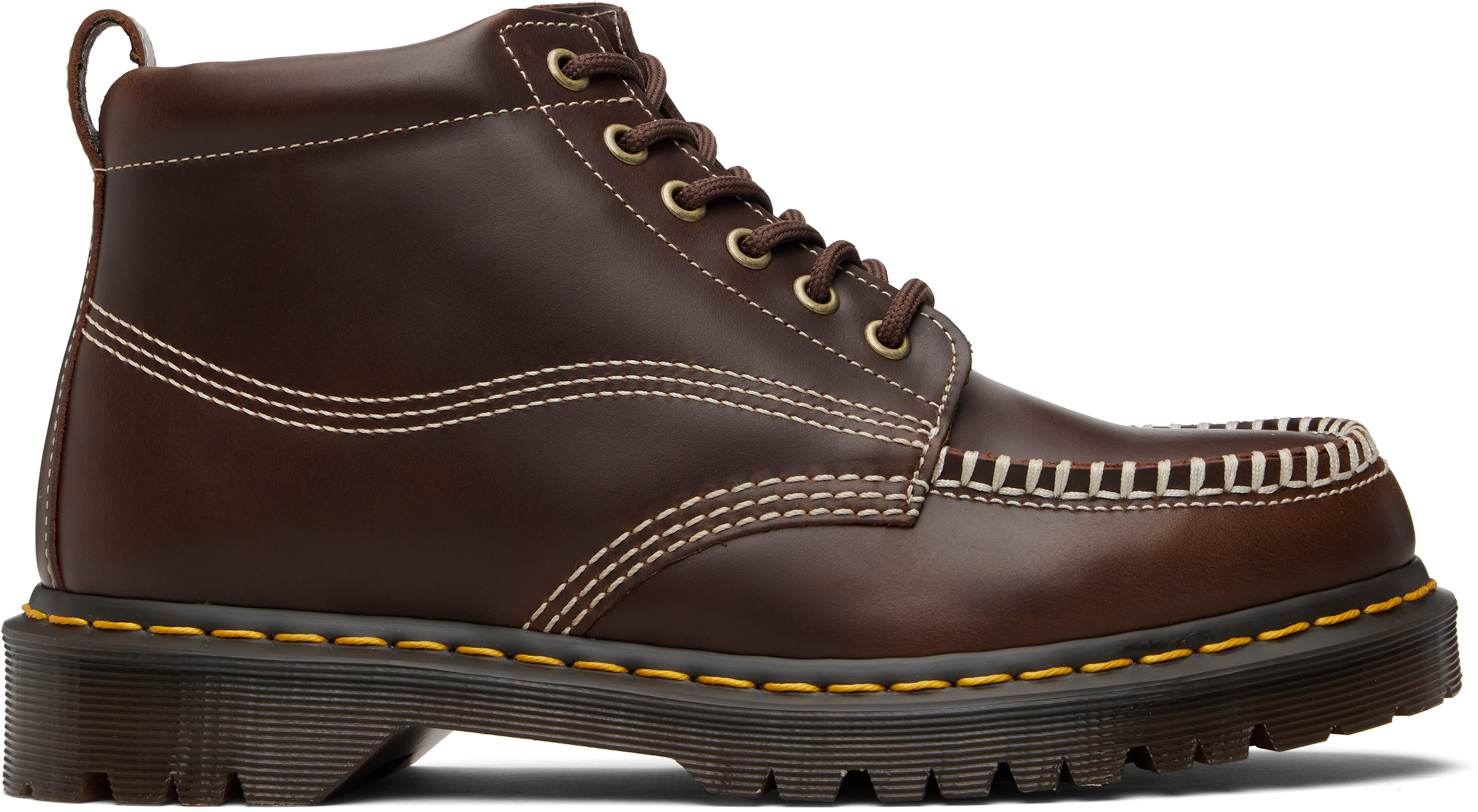 Dr. Martens: ブラウン Lowell レザー チャッカブーツ | SSENSE 日本