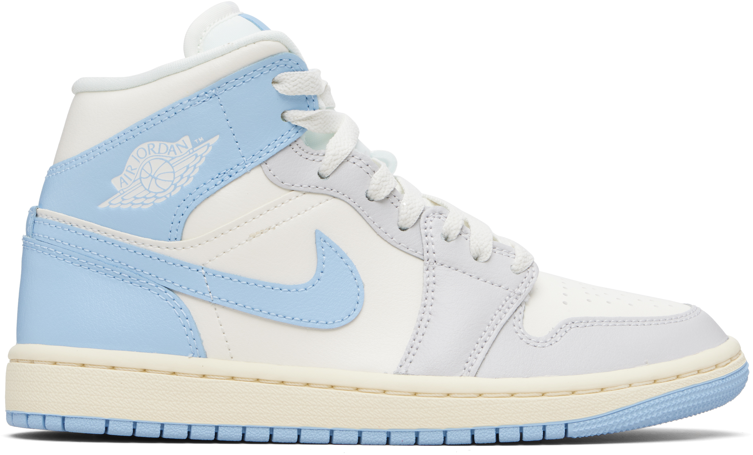 靴 Nike Air Jordan 1 Mid Light Blue 24cm Nike Jordanのホワイト＆ブルー Air Jordan 1 Mid スニーカーがセール中