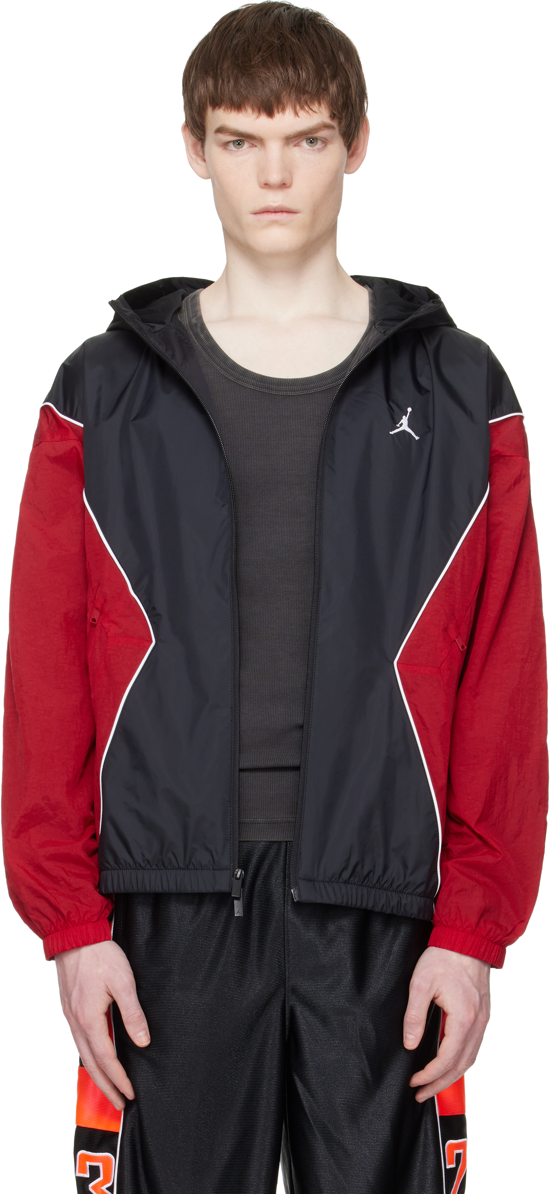 Nike Jordanのブラック＆レッド Jordan Brooklyn ジャケットがセール中