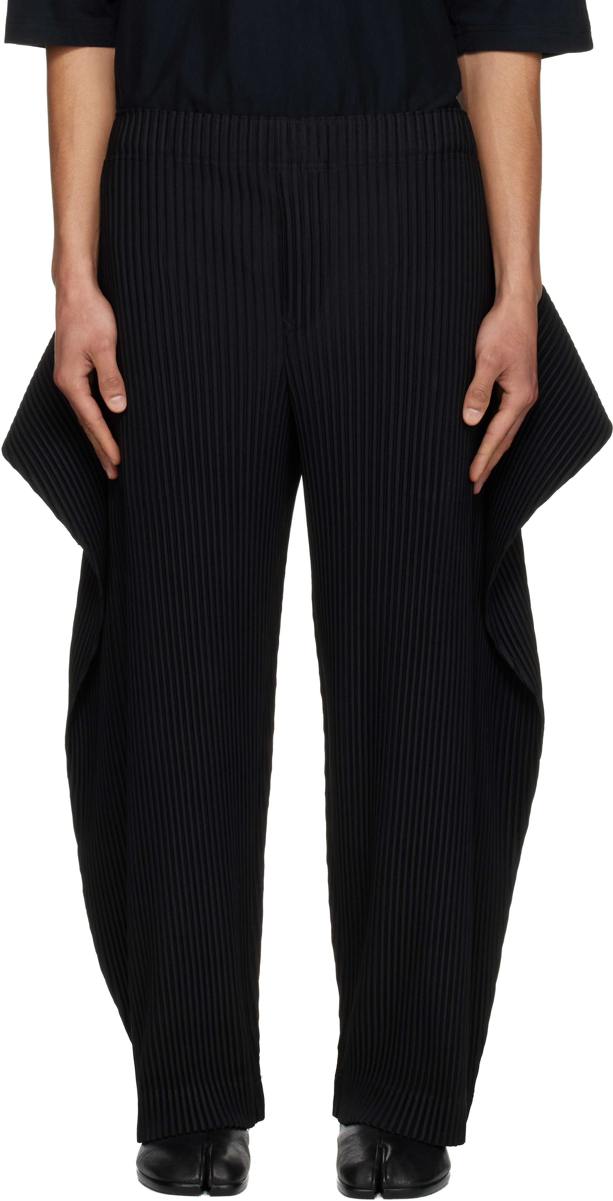 HOMME PLISSE ISSEY MIYAKE パンツ HOMME PLISSÉ ISSEY MIYAKE: Black Cover And Fold Trousers | SSENSE