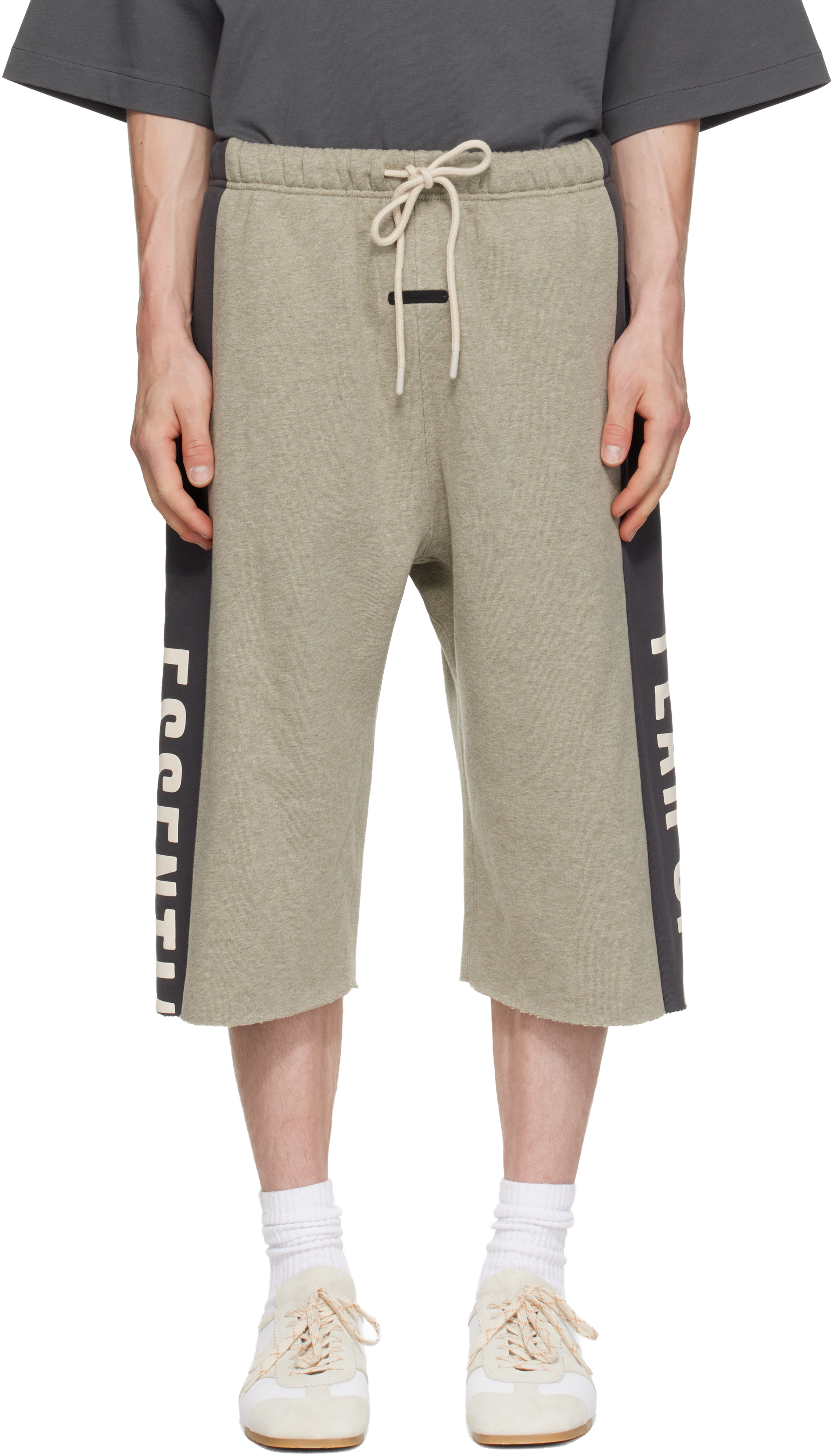 Fear of God ESSENTIALS: グレー Panelled Raw Cut Off スウェット