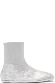 Maison Margiela - Bottes en suède blanc cassé et argentées Foil Flat Tabi