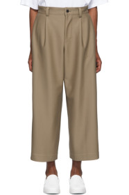 132 5. ISSEY MIYAKE - Pantalon en maille beige Composite