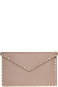 Valentino - Pochette enveloppe rose Large Rockstud Valentino Garavani