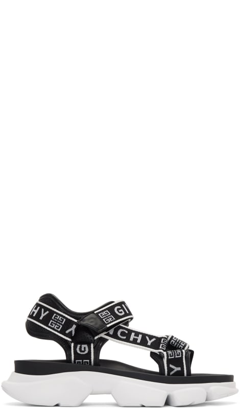 sandales noires et blanches