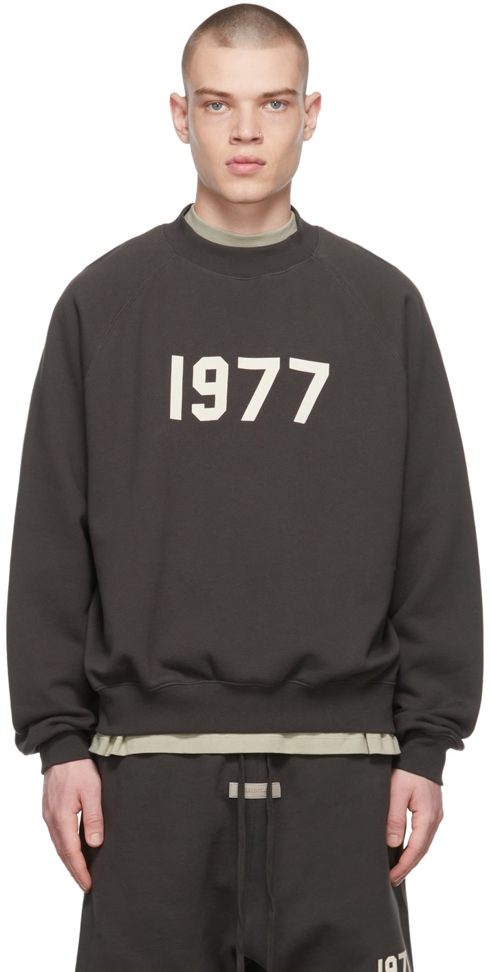 Black '1977' Sweatshirt