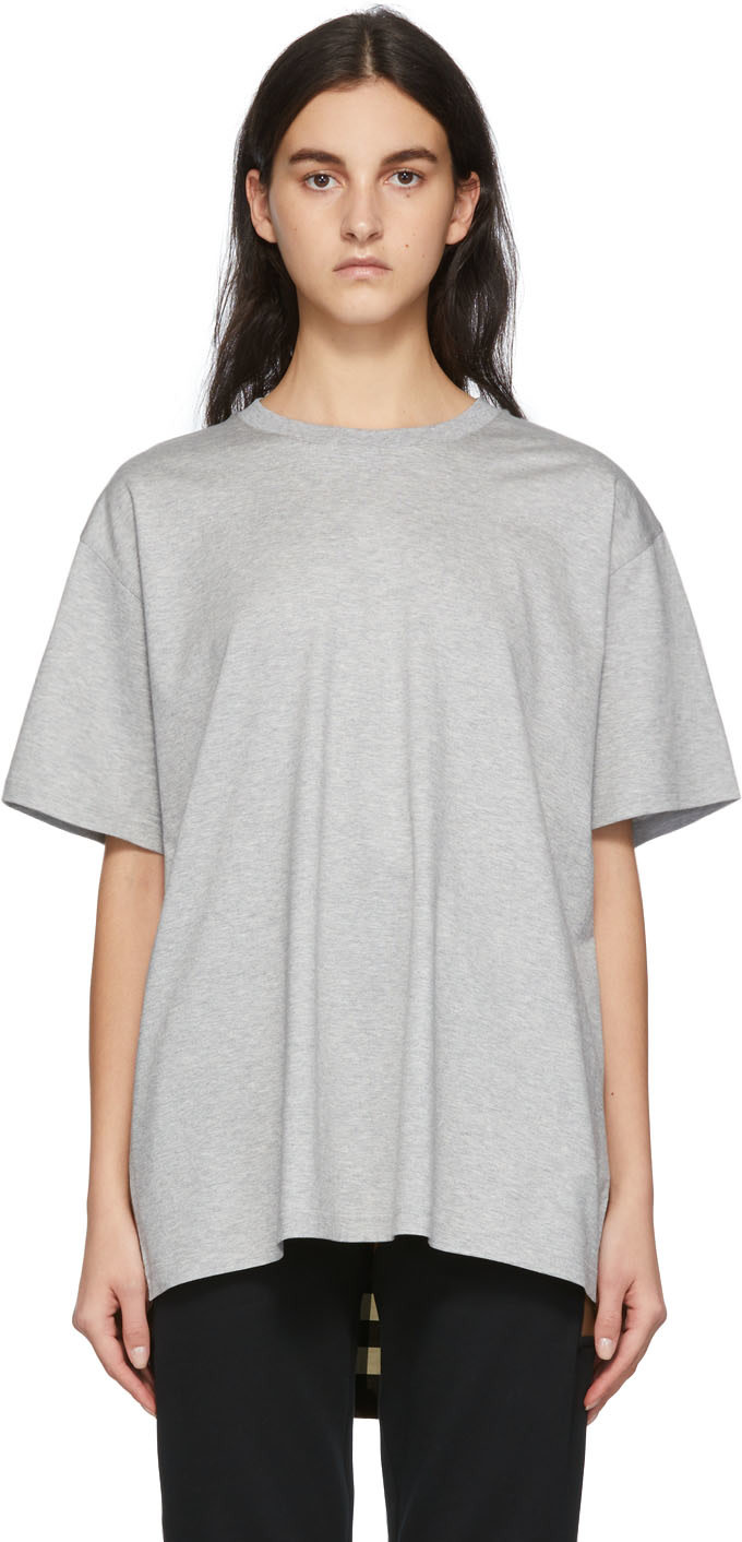 https://img.ssensemedia.com/images/b_white,g_center,f_auto,q_auto:best/221376F110000_1/burberry-grey-cotton-check-panel-oversized-t-shirt.jpg