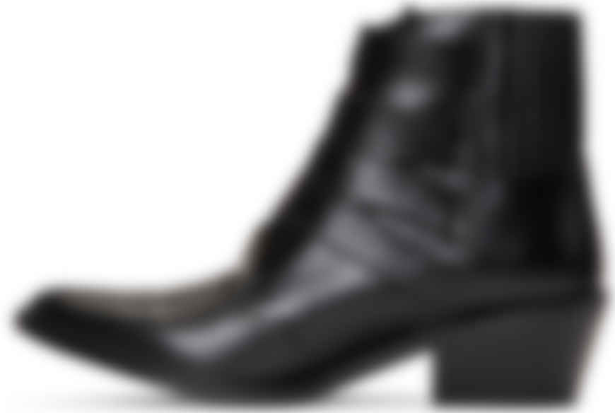 four buckle boots
