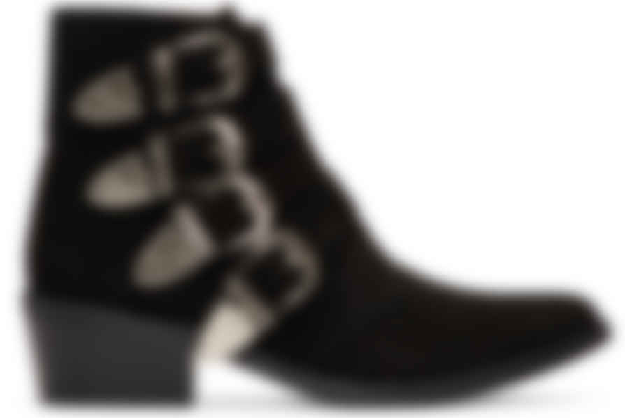 four buckle boots