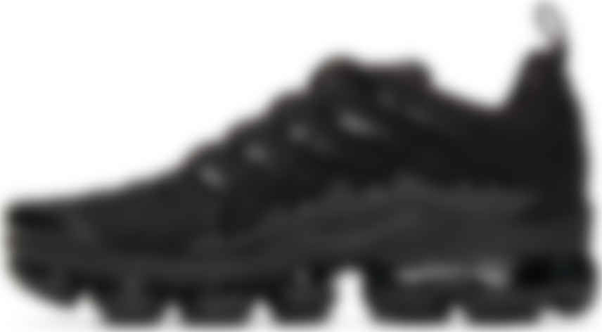 nike black air vapormax plus sneakers