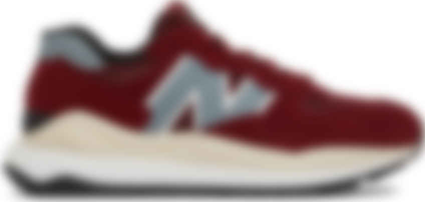 New Balanceのバーガンディ 57 40 スニーカーがセール中