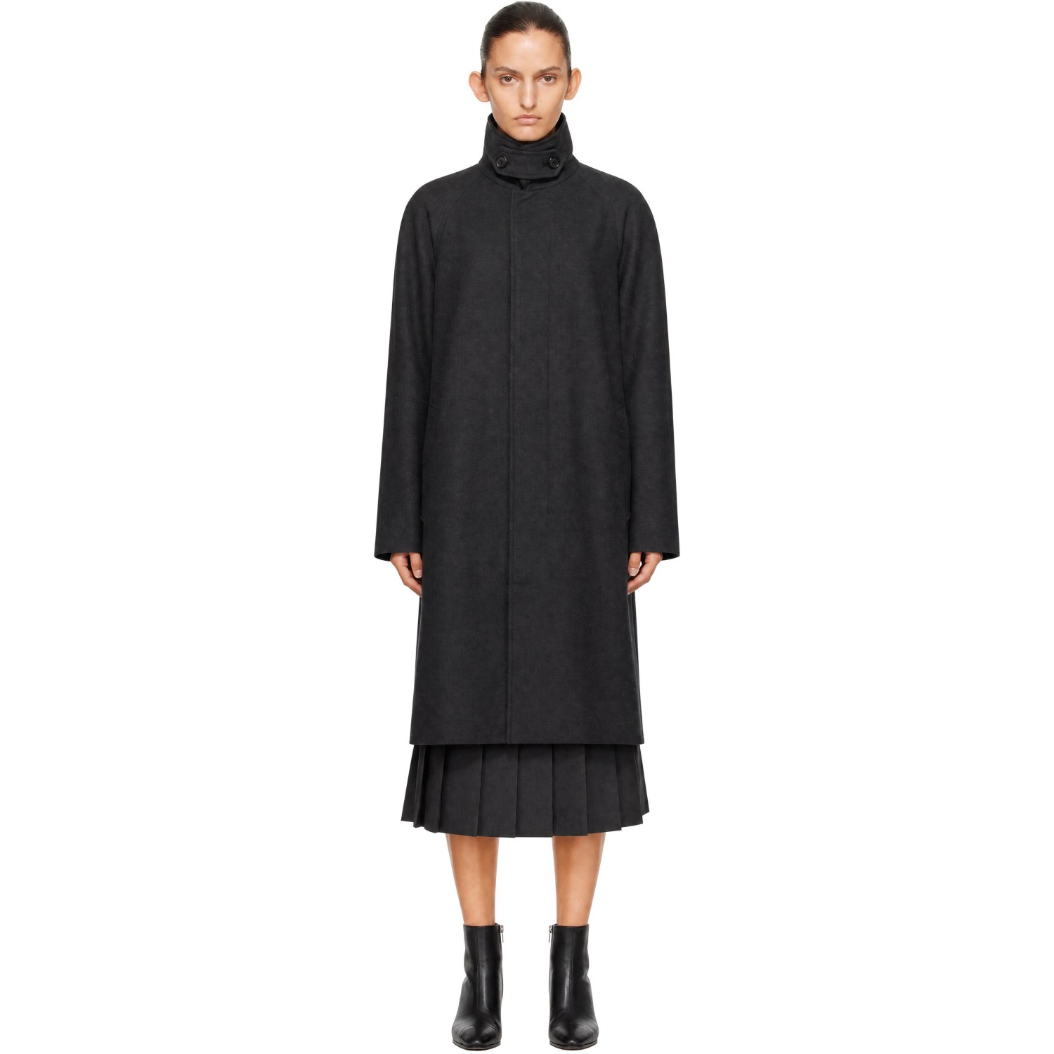 Dunst Body: 59% wool, 41% polyester. Lining: 100% polyester.
