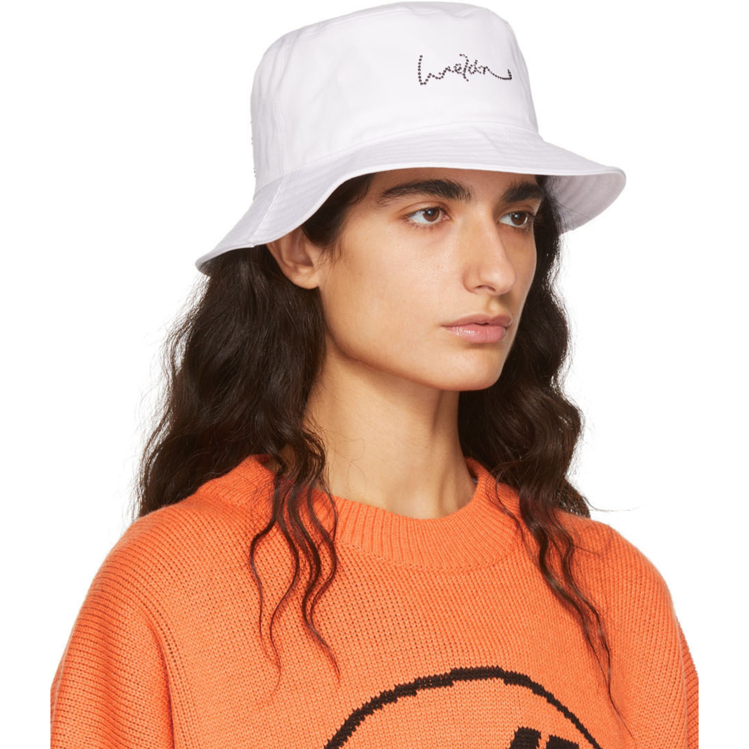  We11done White Hotfix Star Bucket Hat 