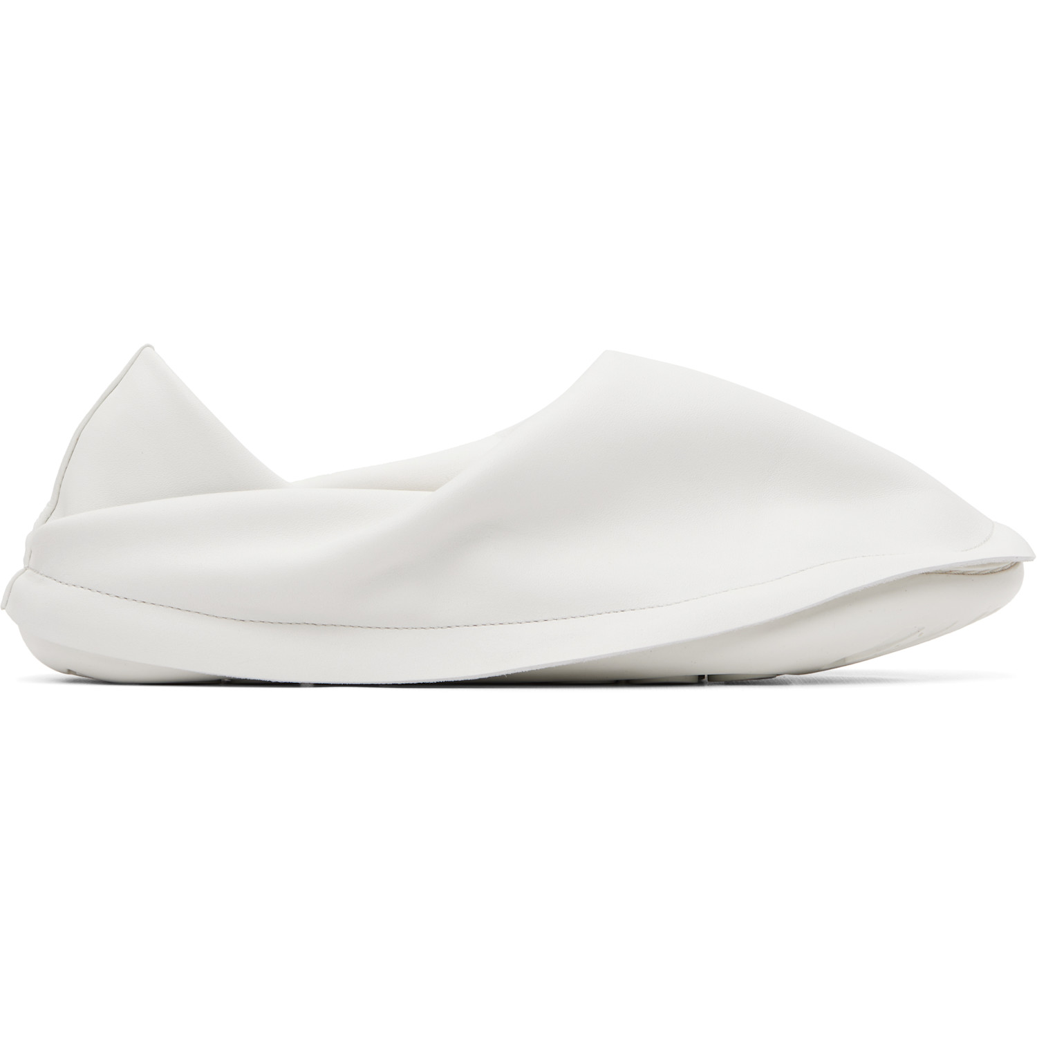 HOMME PLISSÉ ISSEY MIYAKE Off-White Camper Edition Peu Form Loafers