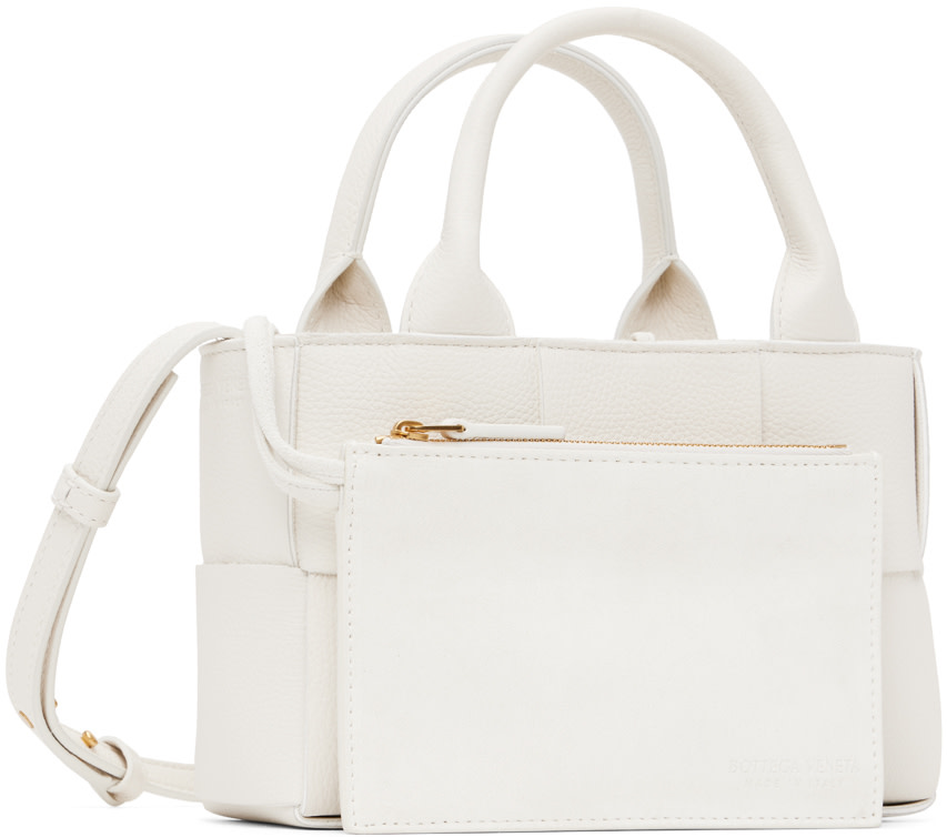 BOTTEGA VENETAザ・アルコ　ラバー　トートバッグ　ミニ　ホワイト Bottega Veneta: White Mini Arco Tote | SSENSE