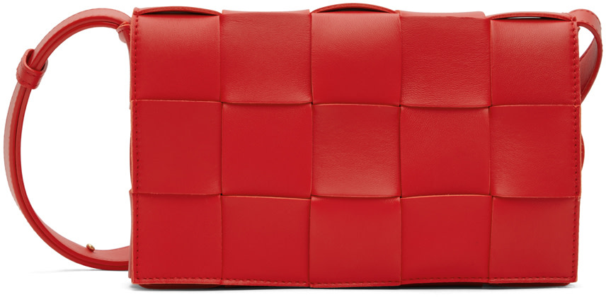 BOTTEGA VENETA ボディバッグ CASSETTE Bottega Veneta Padded Cassette Shoulder Bag: A Bold Statement