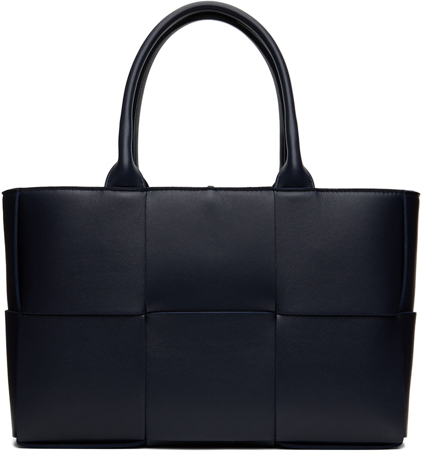 Bottega Veneta: ネイビー スモール Arco トートバッグ | SSENSE 日本