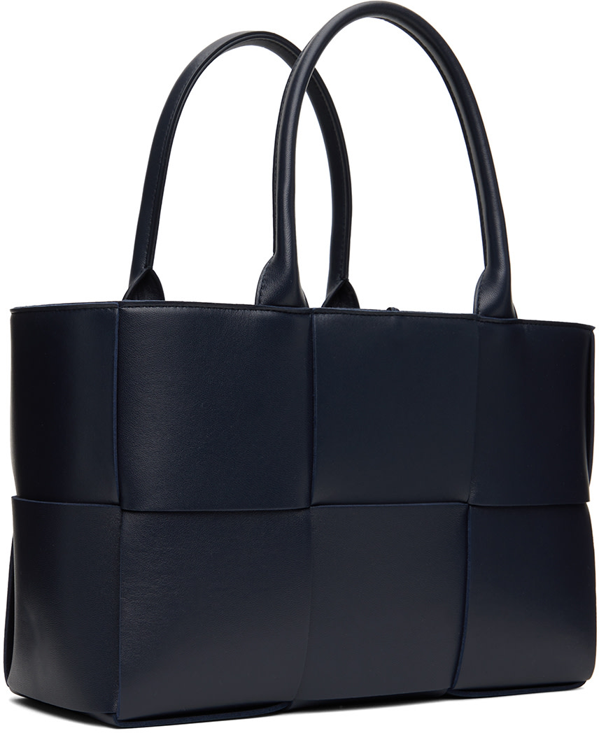 Bottega Veneta アルコトート　スモール Bottega Veneta: ネイビー スモール Arco トートバッグ | SSENSE 日本