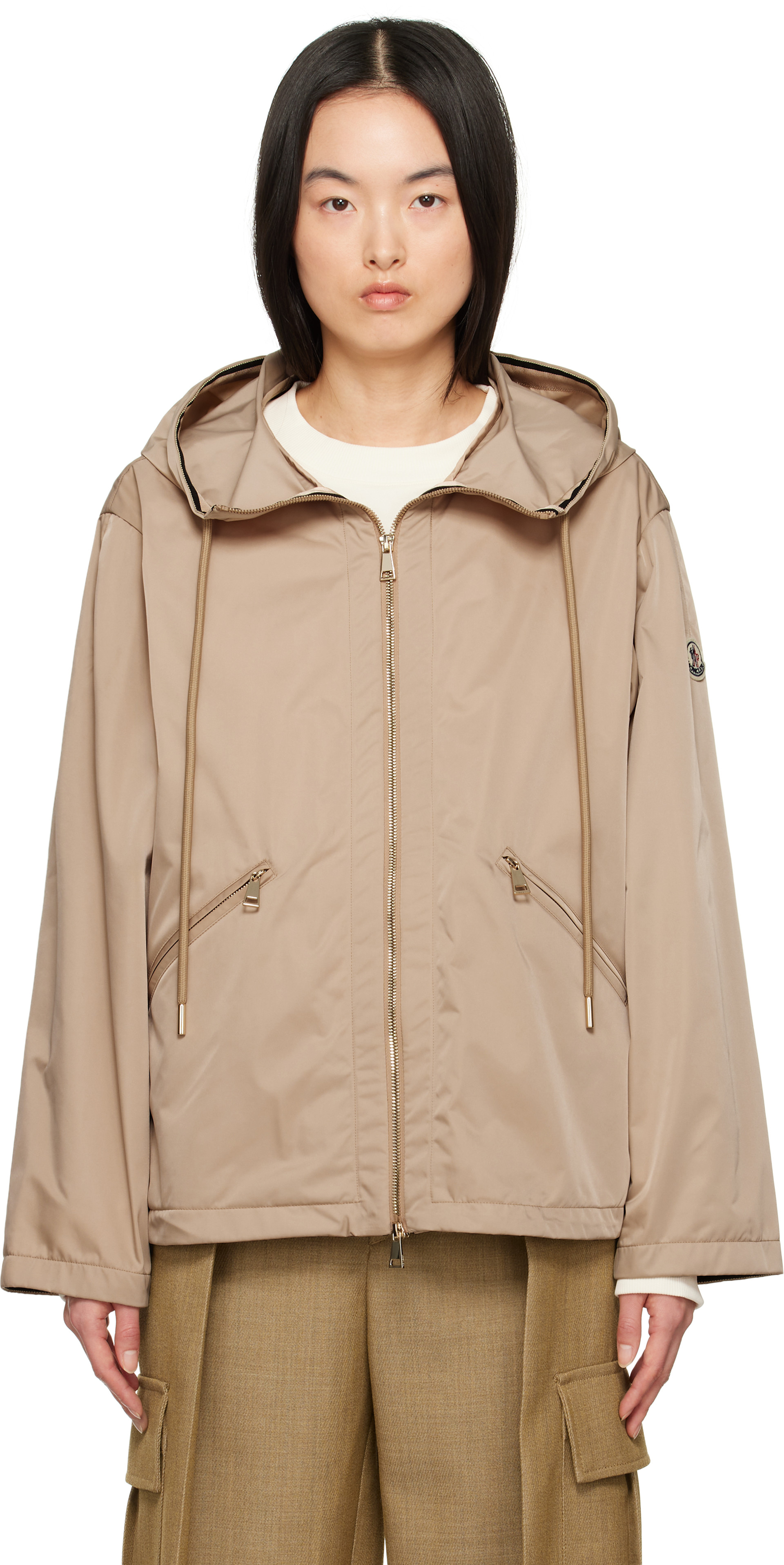 Moncler: ベージュ Cassiopea フード付きジャケット | SSENSE 日本 Moncler: ベージュ Cassiopea フード付きジャケット | SSENSE 日本