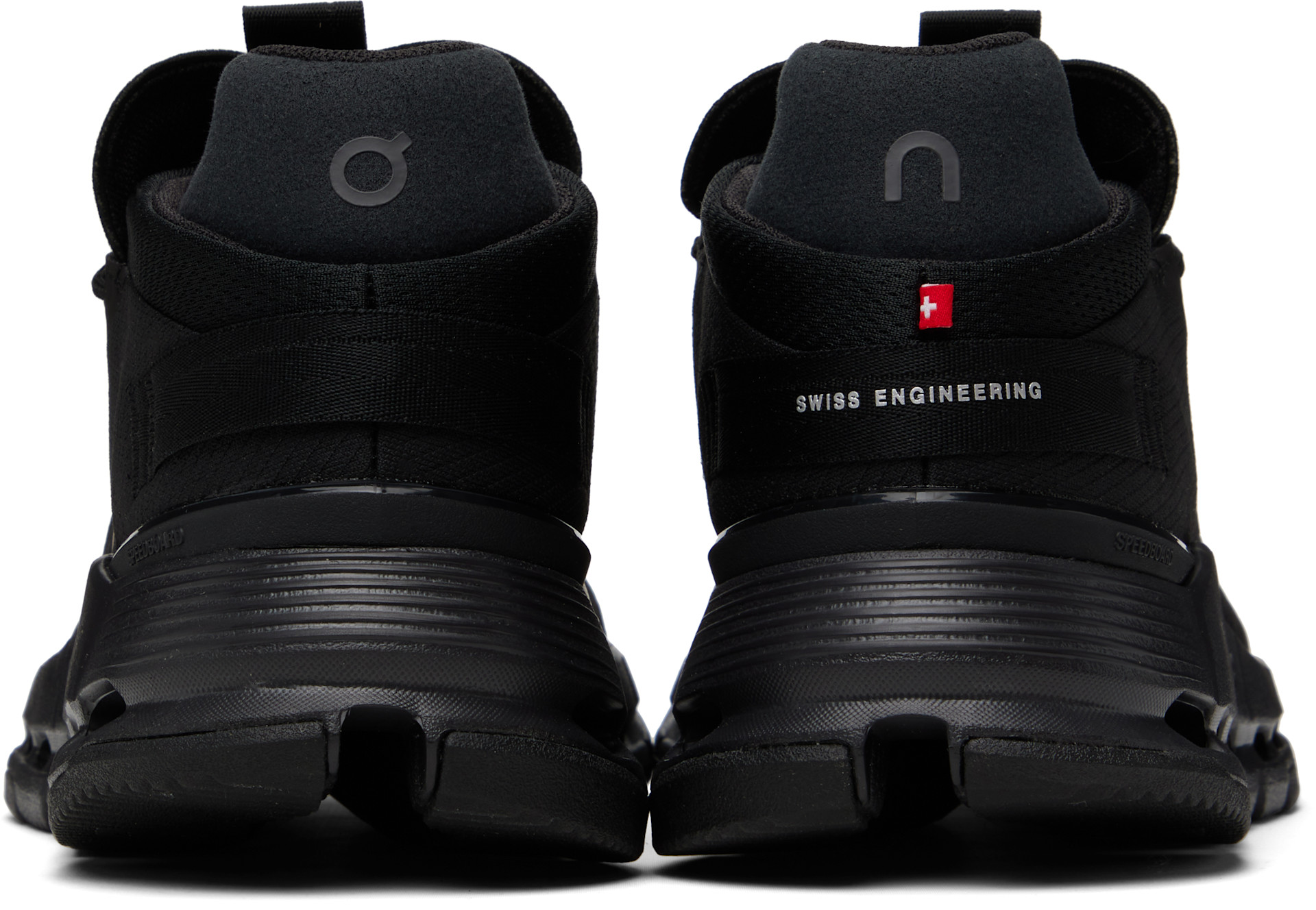 On - Baskets Cloudnova 2 noires