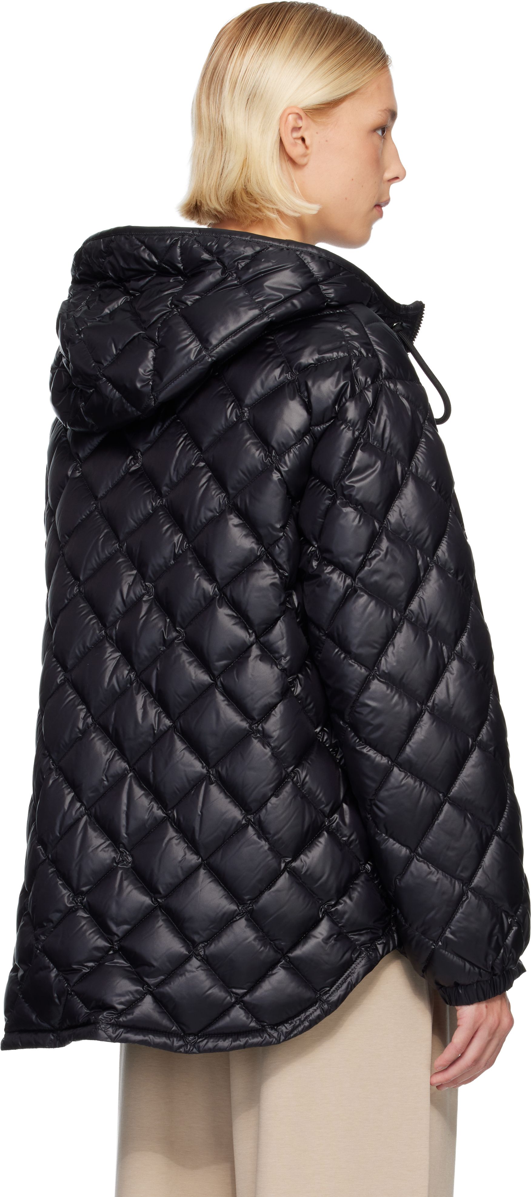 Moncler: ブラック Diamond-Quilted フード付き ショート ダウン