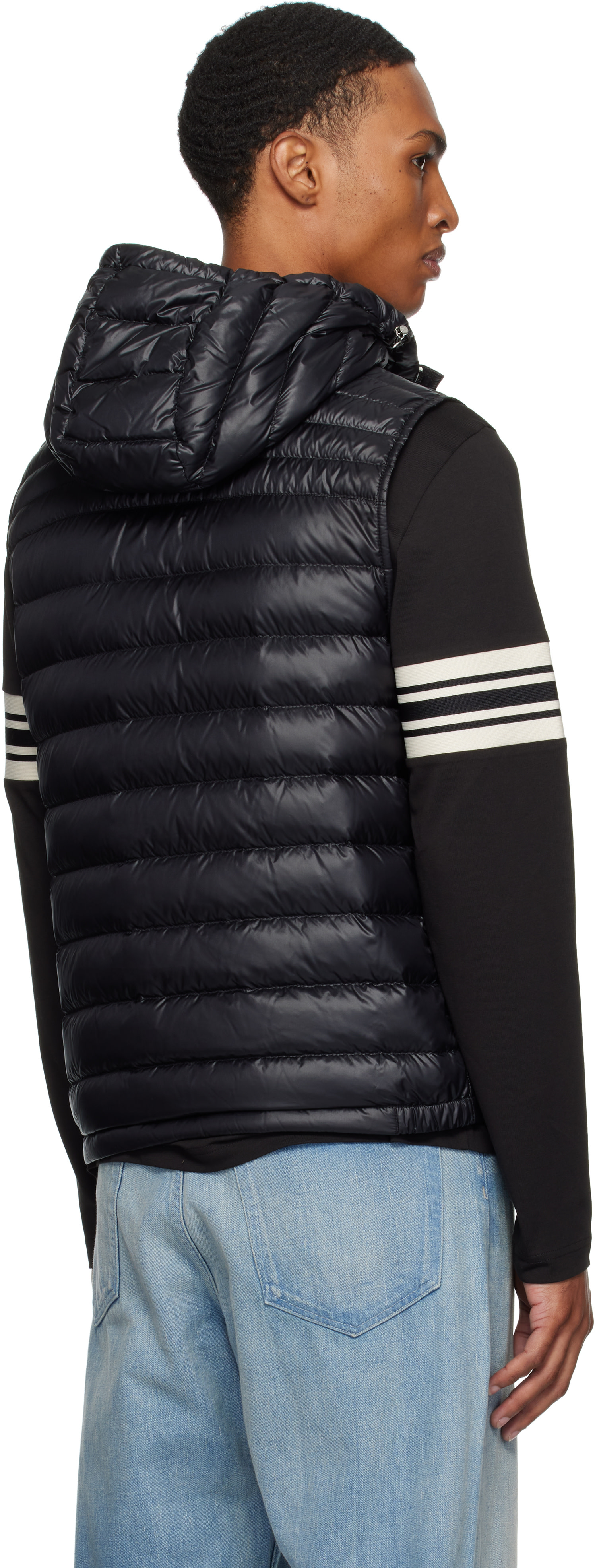 MONCLER ダウンベスト 黒 フード付き 【公式通販】