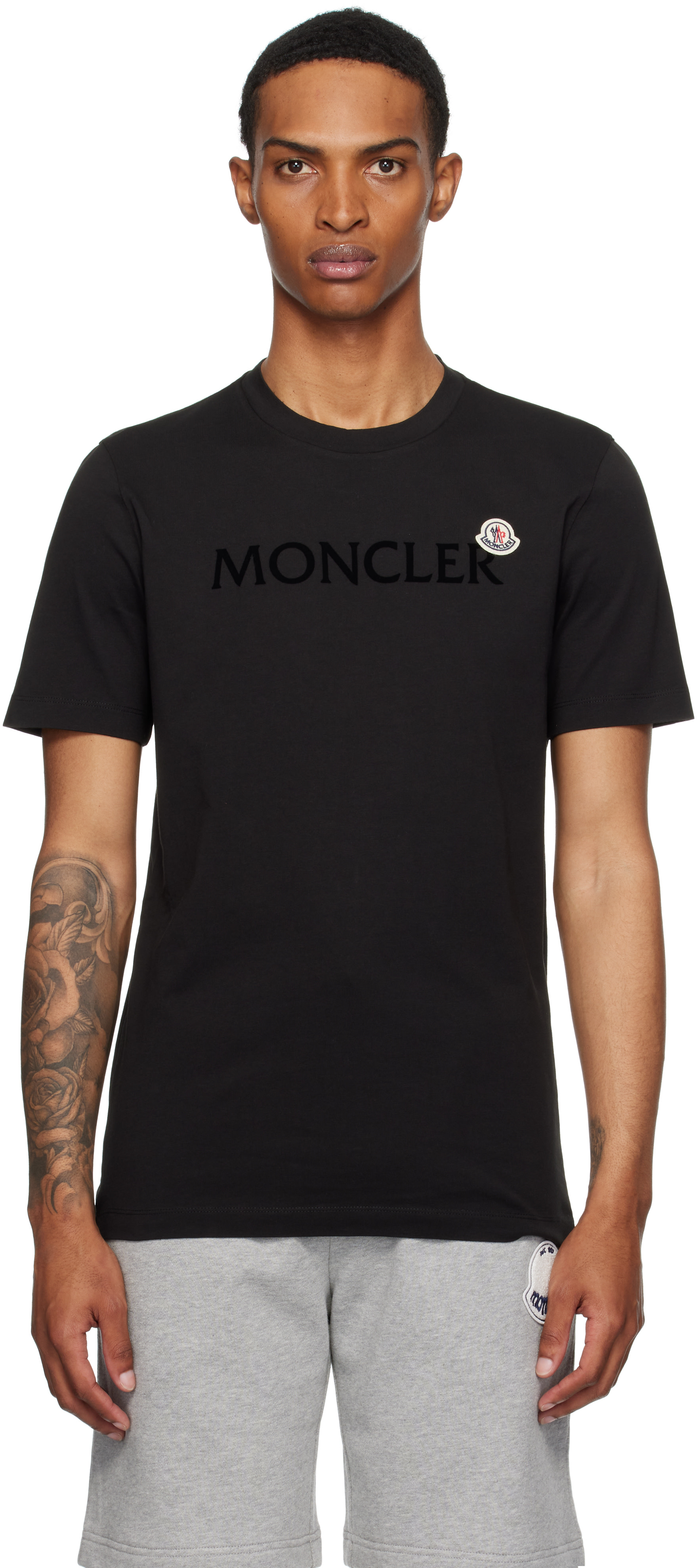 【けいこ 】MONCLER ロゴパッチ Tシャツ ブラック 14Y Moncler パッチポケット Tシャツ | ブラック | FARFETCH JP