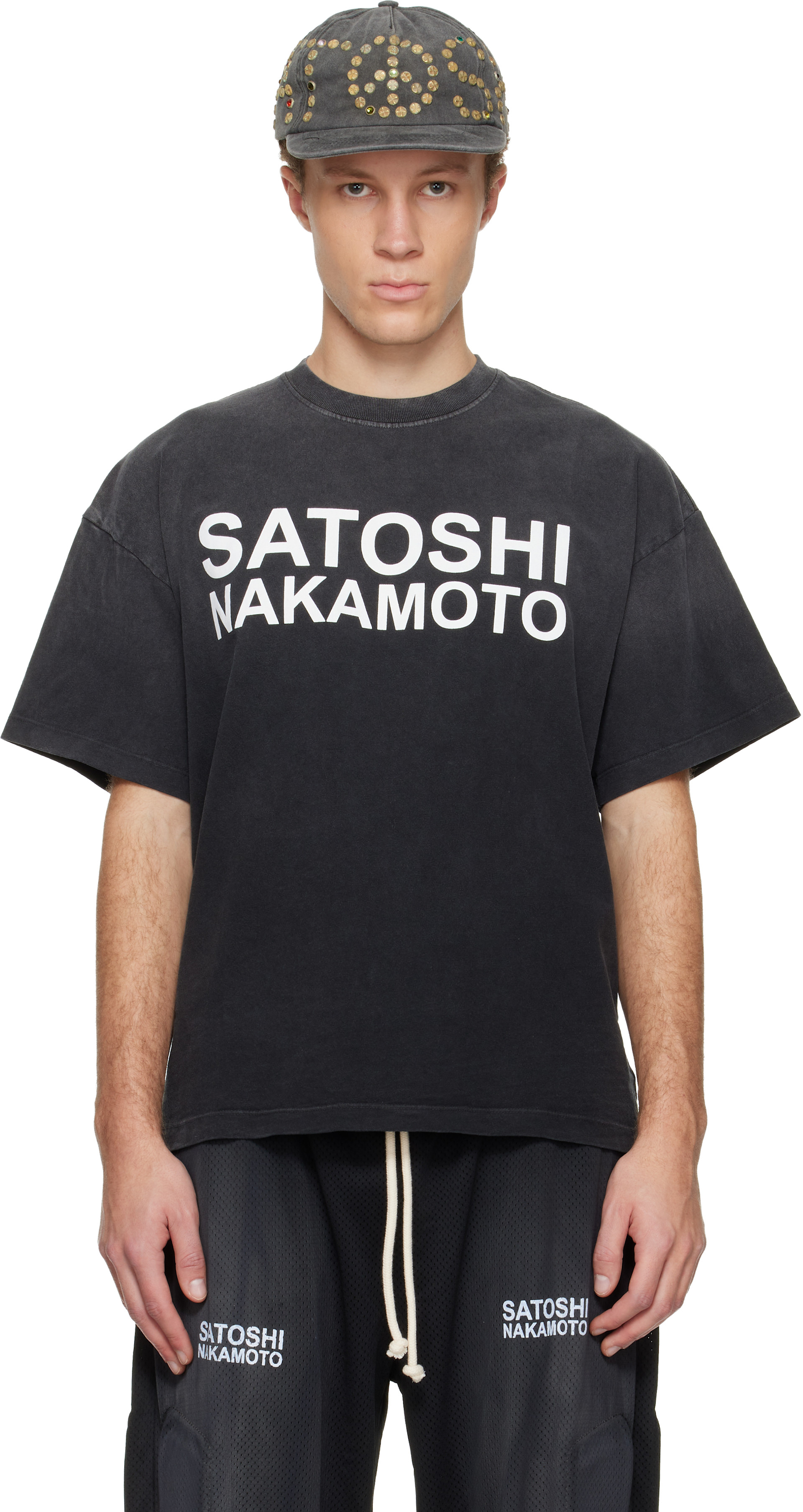 SATOSHI NAKAMOTO 企業ロゴサンプリング 半袖 Tシャツ メンズ Satoshi Nakamoto: ブラック ステンシルロゴ Tシャツ | SSENSE 日本