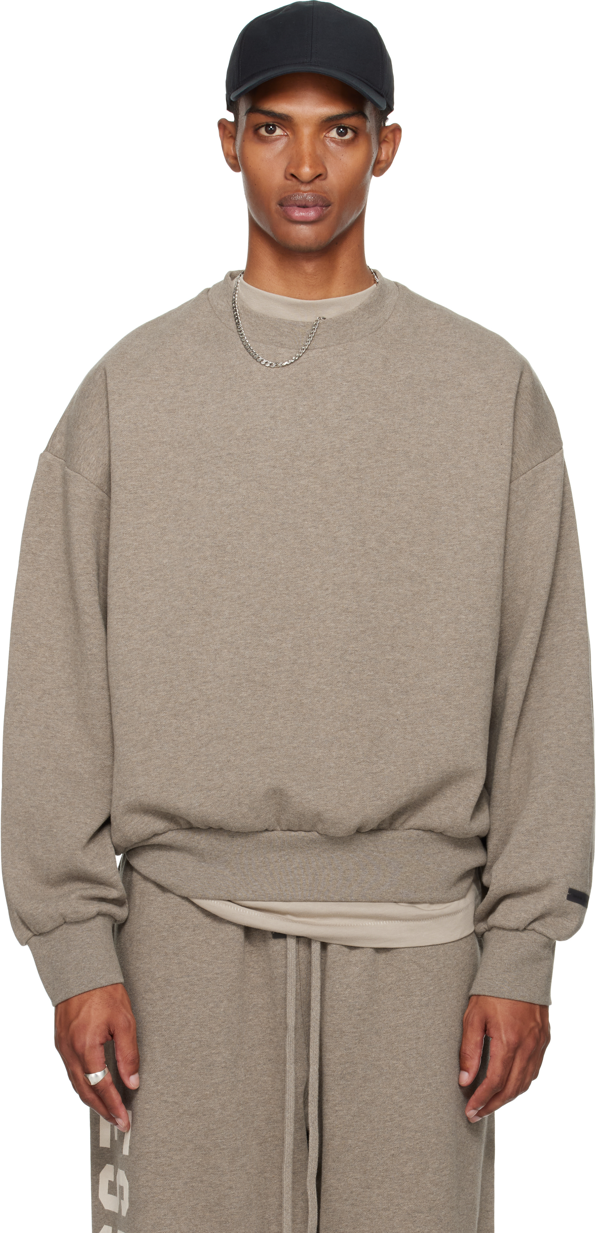 Fear of God ESSENTIALS - Pull molleton brun en molleton à coupe classique et à col ras du cou