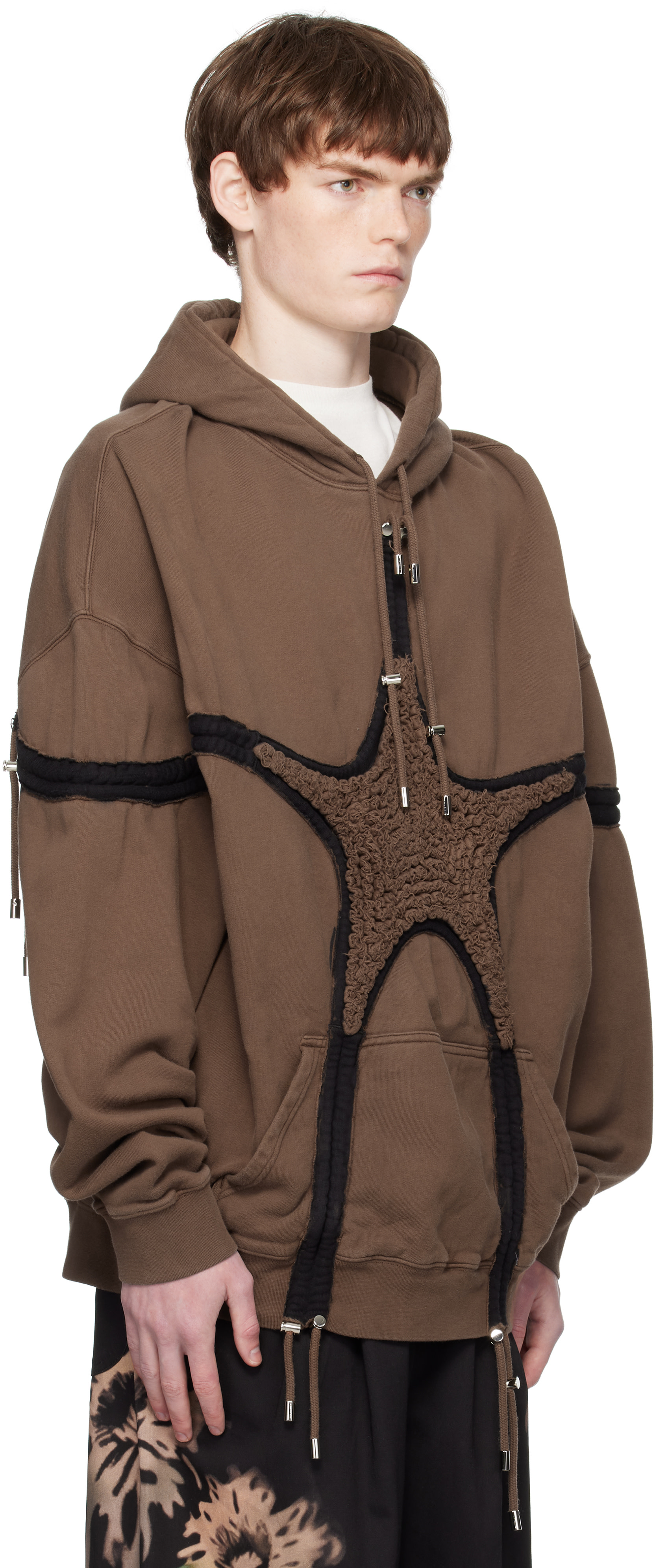 Collina Strada - Pull à capuche brun à appliqué d'étoile texturé