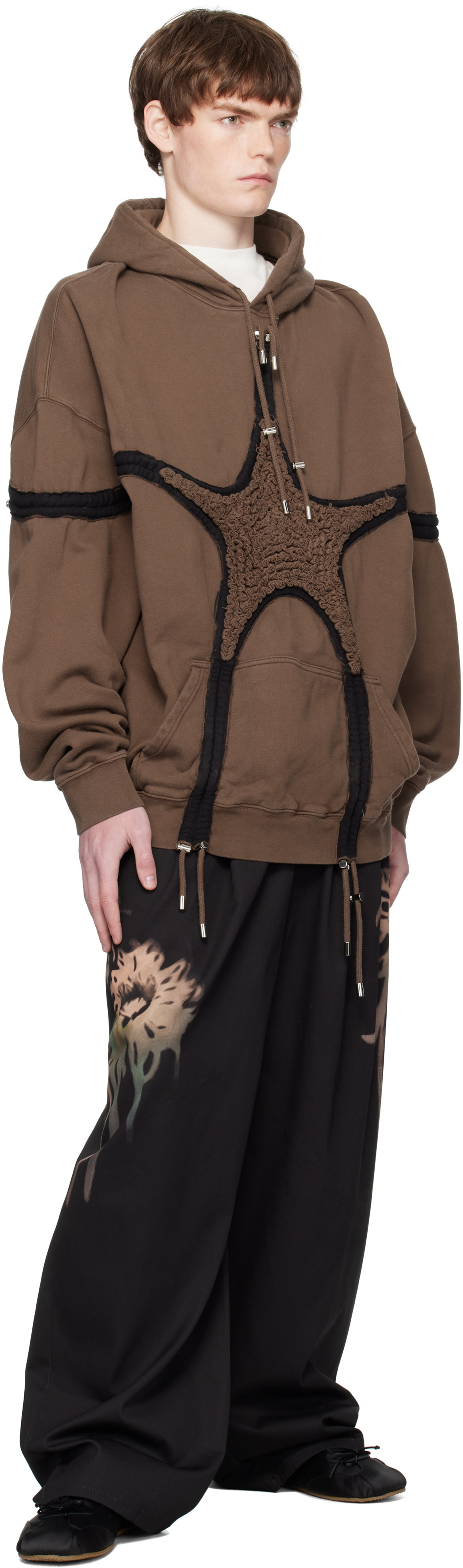 Collina Strada - Pull à capuche brun à appliqué d'étoile texturé