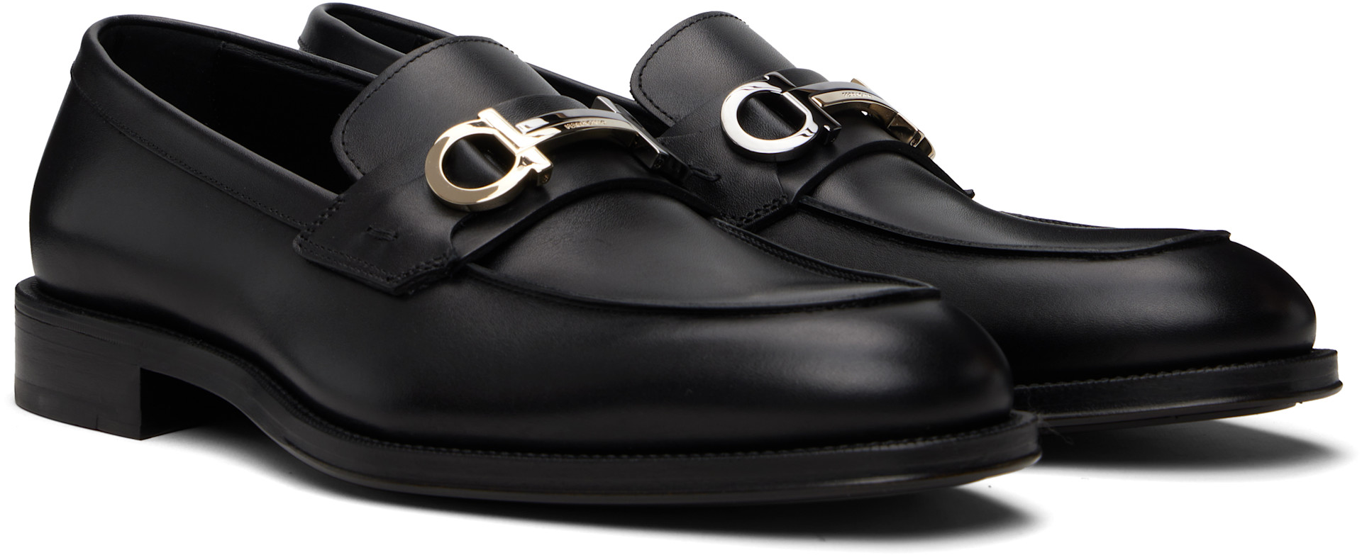 フェラガモ　ブラックローファー 金具付き Ferragamo: ブラック Gancini Ornament ローファー | SSENSE 日本