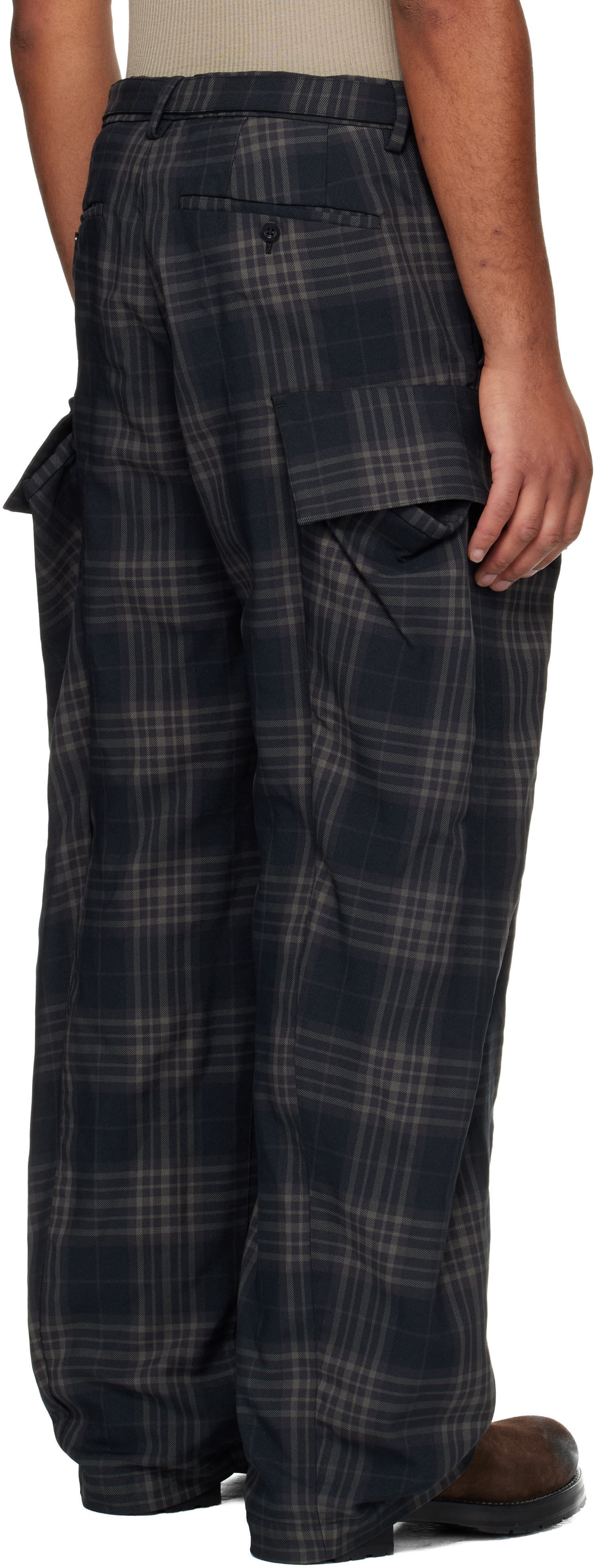 sacai: ブラック Plaid カーゴパンツ | SSENSE 日本