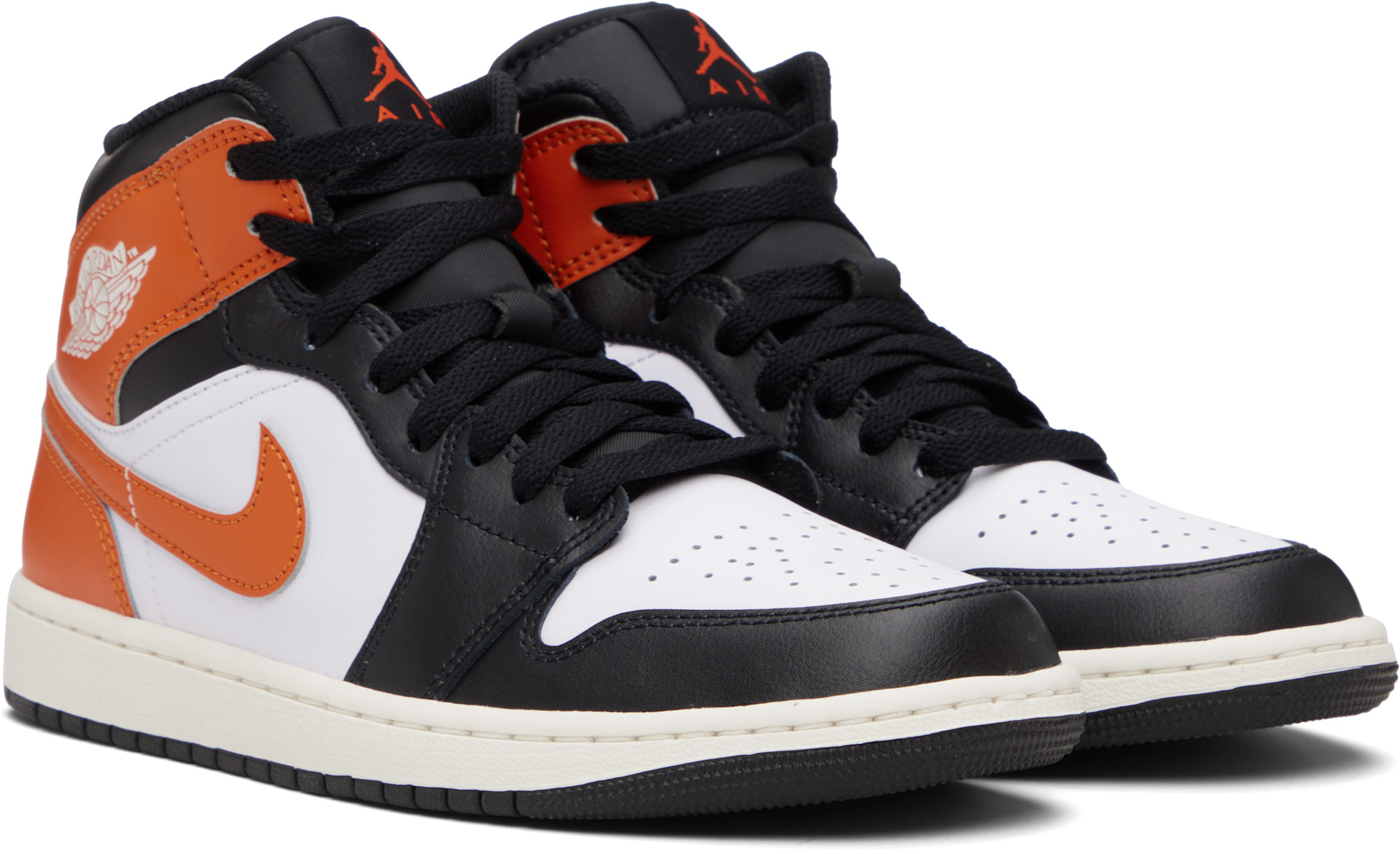 Nike Jordan: ブラック＆オレンジ Air Jordan 1 Mid スニーカー