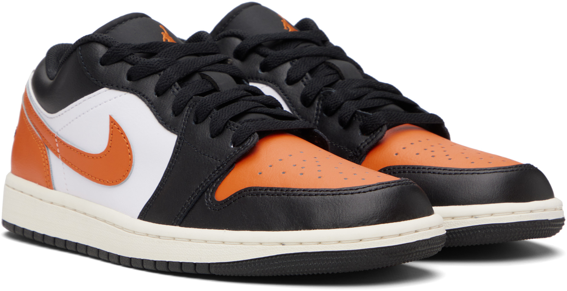 【新品】Jordan エアシューズ ブラック/オレンジ Nike Jordan: ブラック＆オレンジ Air Jordan 1 Low スニーカー