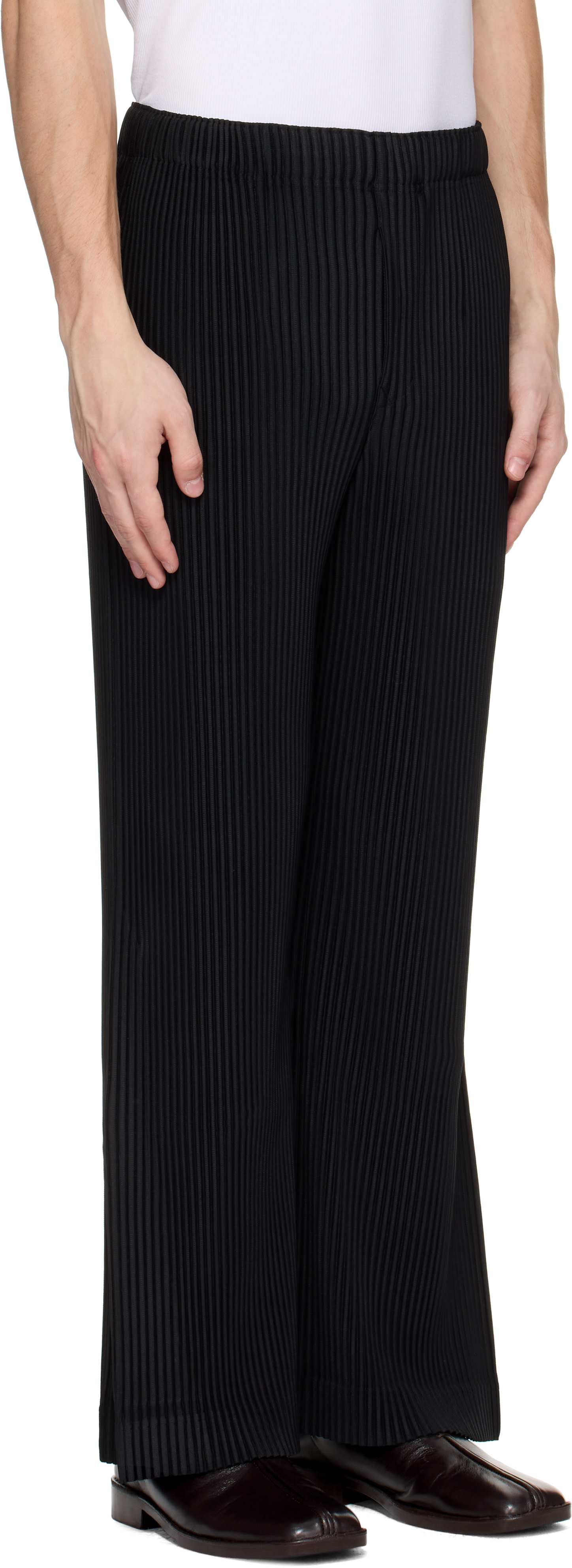 HOMME PLISSE ISSEY MIYAKE ブラック ワイドパンツ HOMME PLISSÉ ISSEY MIYAKE: Black Pleats Bottoms 3 Trousers | SSENSE