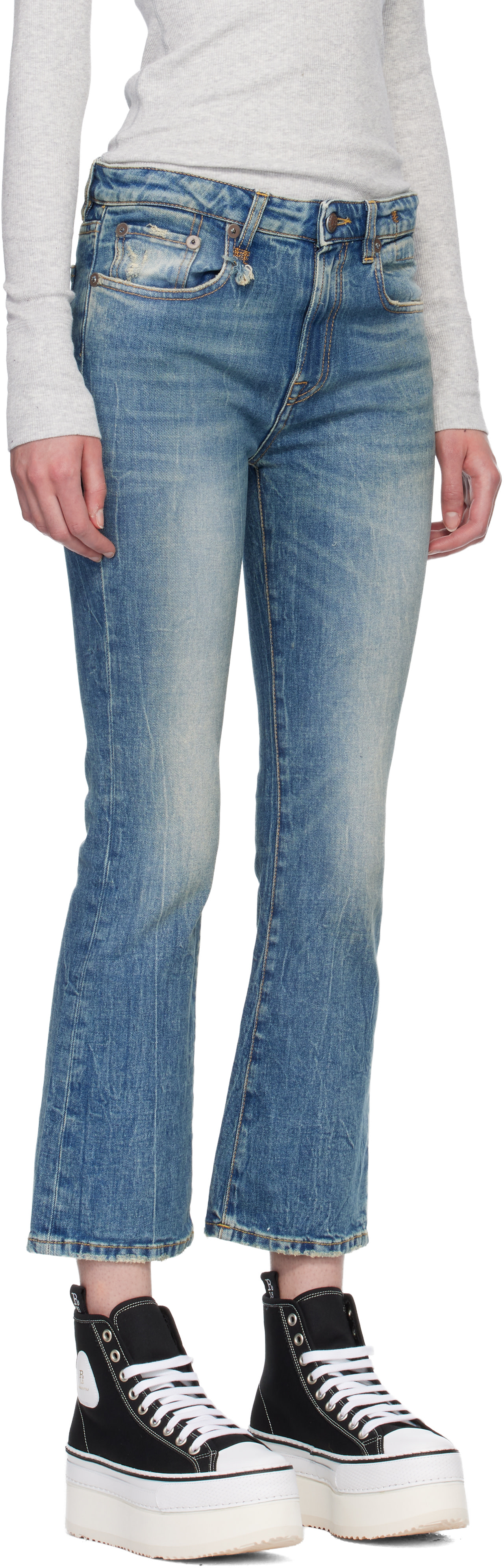R13 - Jean bleu à jambe évasée