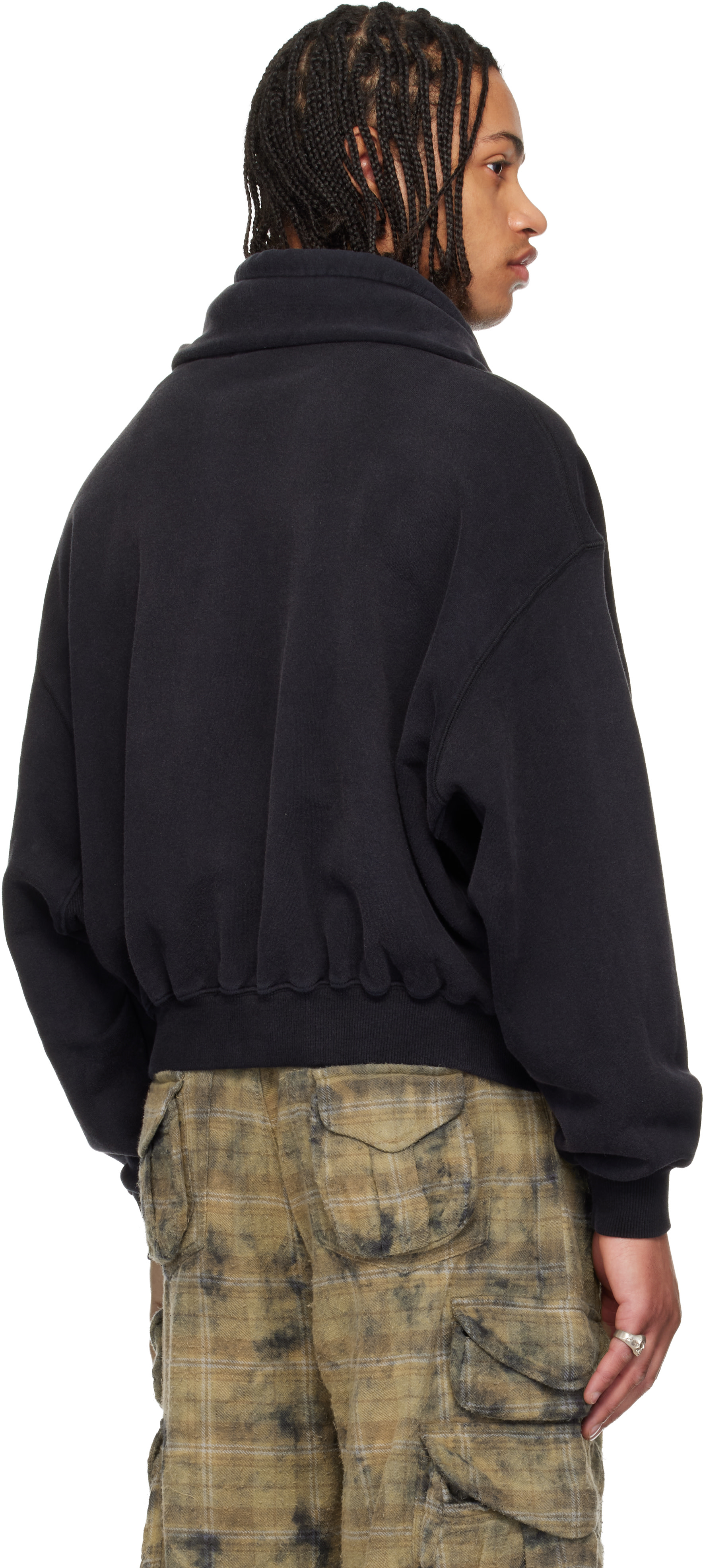 R13 - Pull à capuche écourté noir à col cheminée