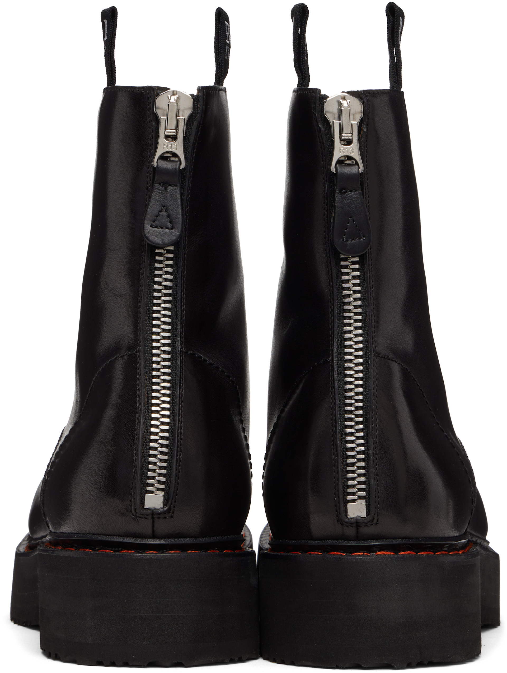 R13 - Bottes noires à semelle crantée