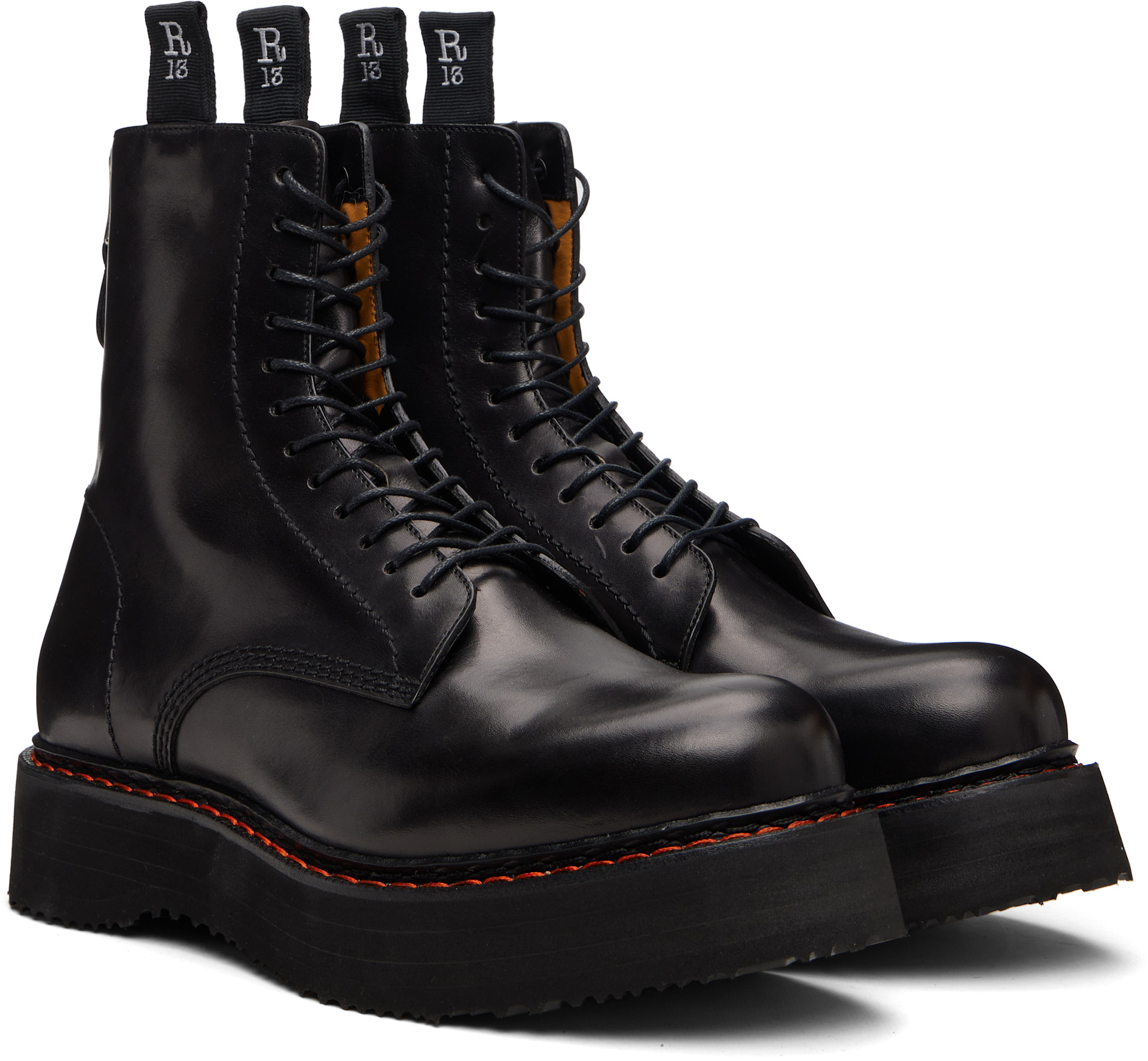 R13 - Bottes noires à semelle crantée