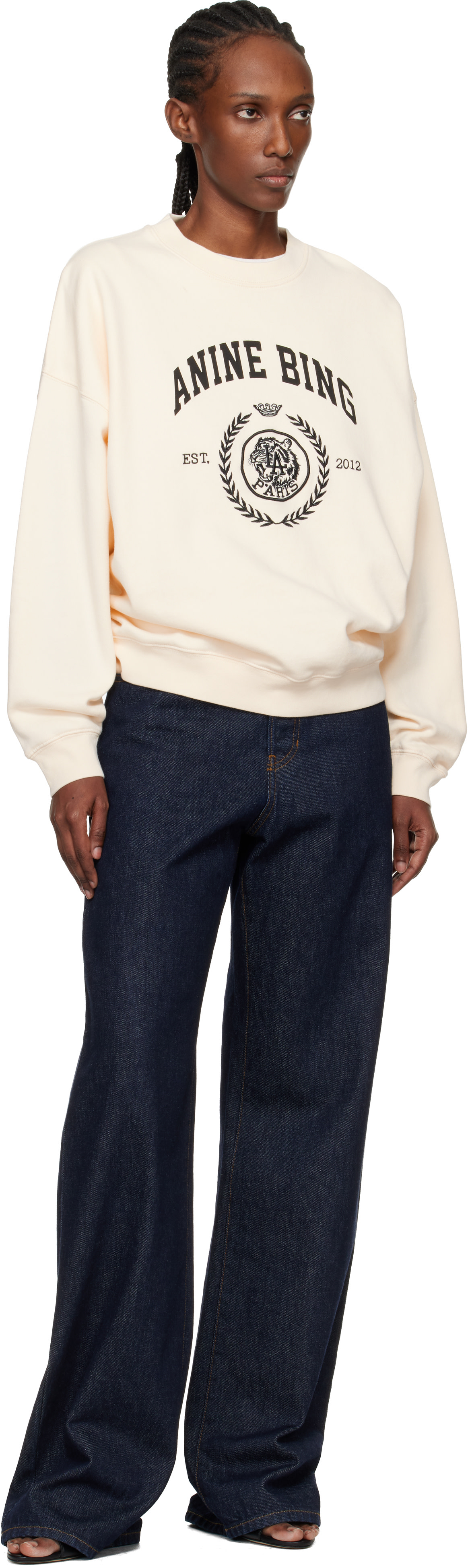 ANINE BING - Pull molletonné Miles blanc cassé à image de style collégial