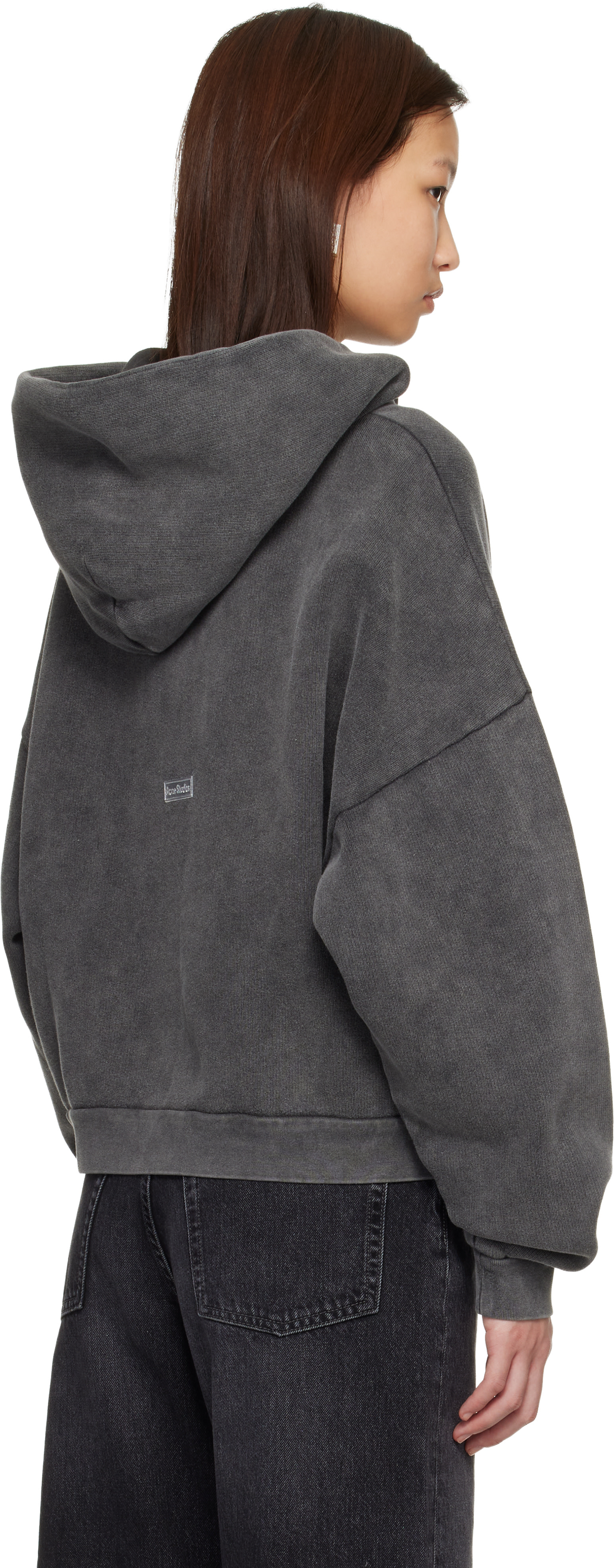 Acne Studios: グレー ロゴパッチ フーディ | SSENSE 日本 Acne Studios: グレー ロゴパッチ フーディ | SSENSE 日本