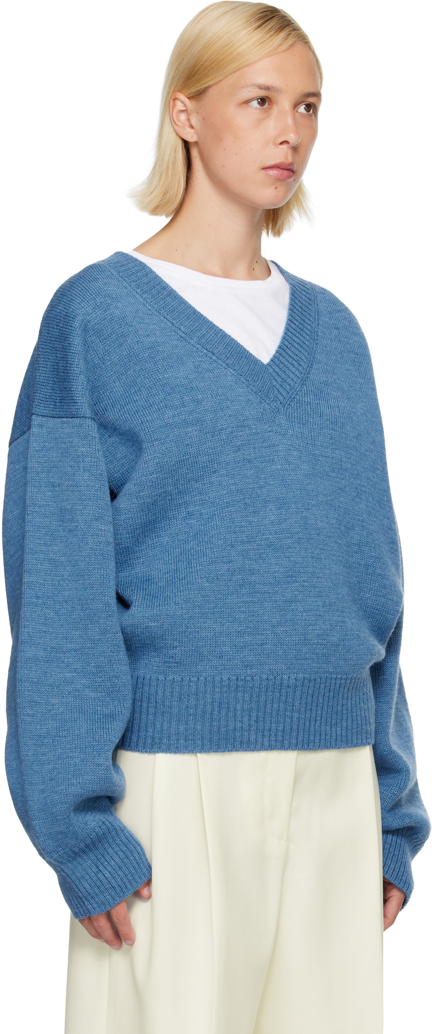 Róhe - Pull bleu en tricot à col en V